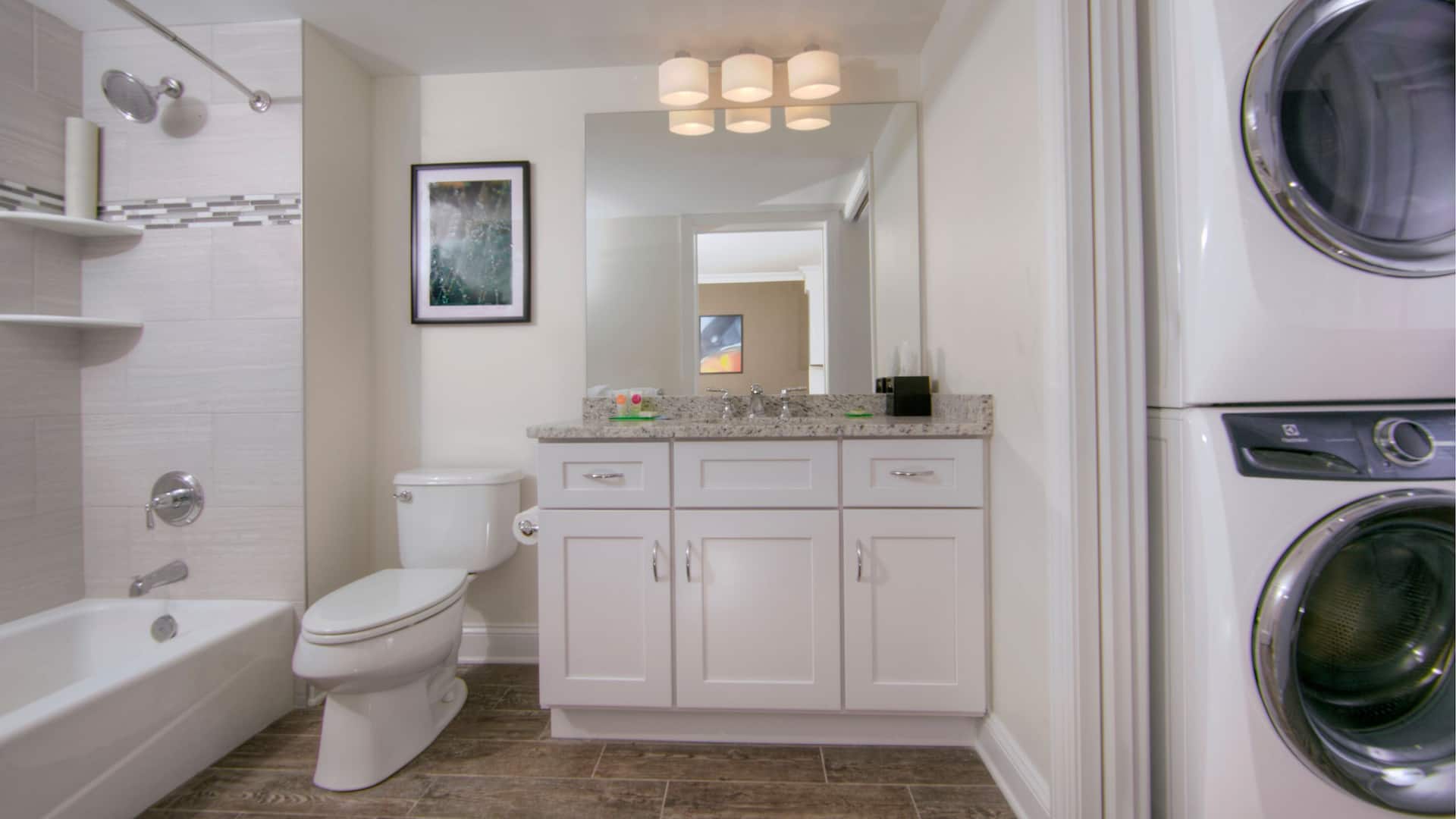 2 von 3 Hyatt Place Dewey Beach Condo Bathroom