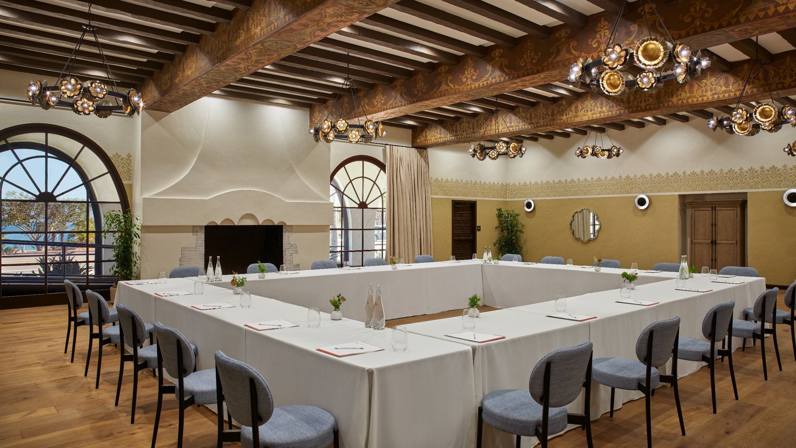 1 of 1 Mar Monte Hotel Fireside Hollow Square