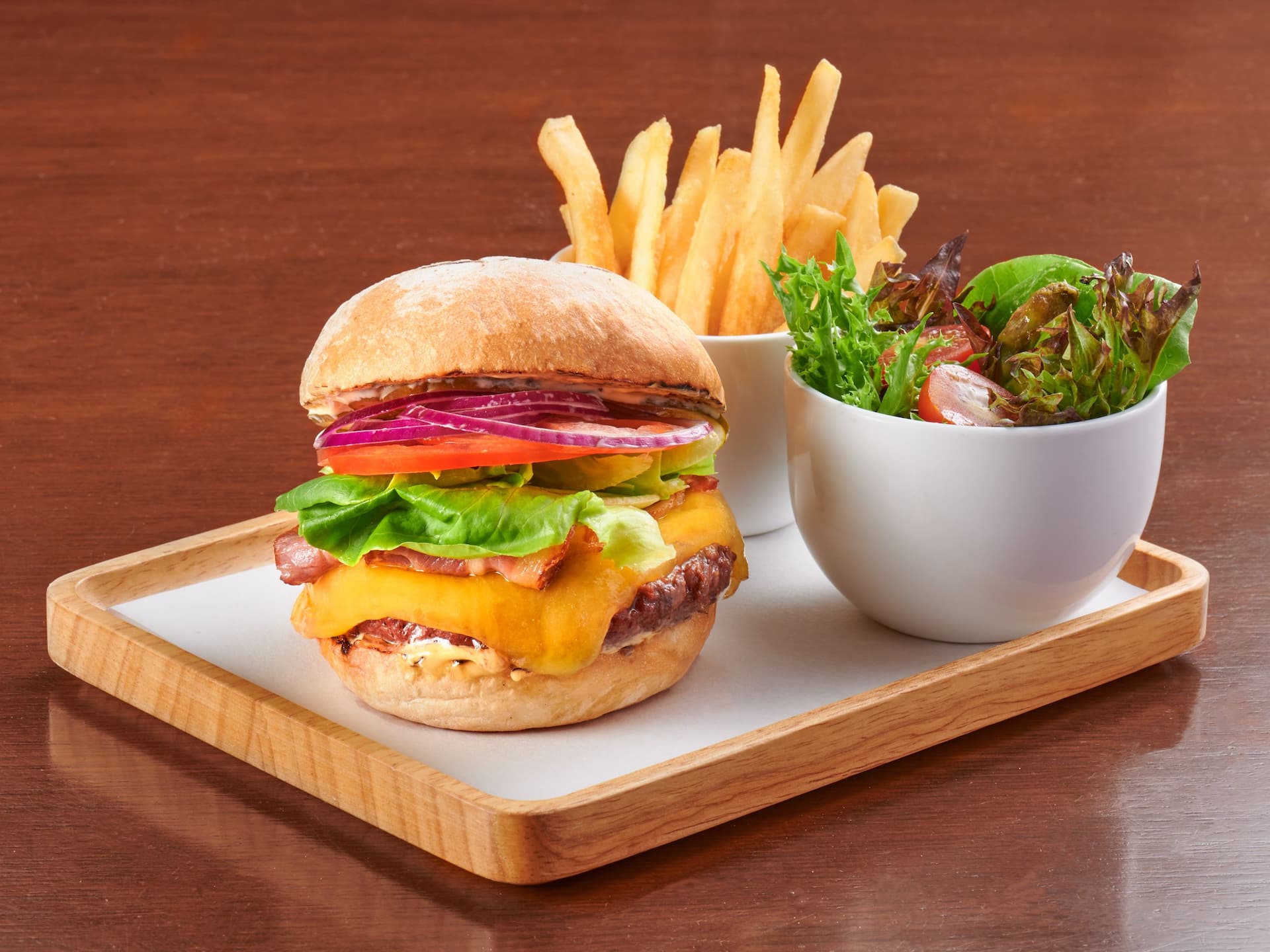 Hyatt Regency Hong Kong, Tsim Sha Tsui Cafe Beef Burger