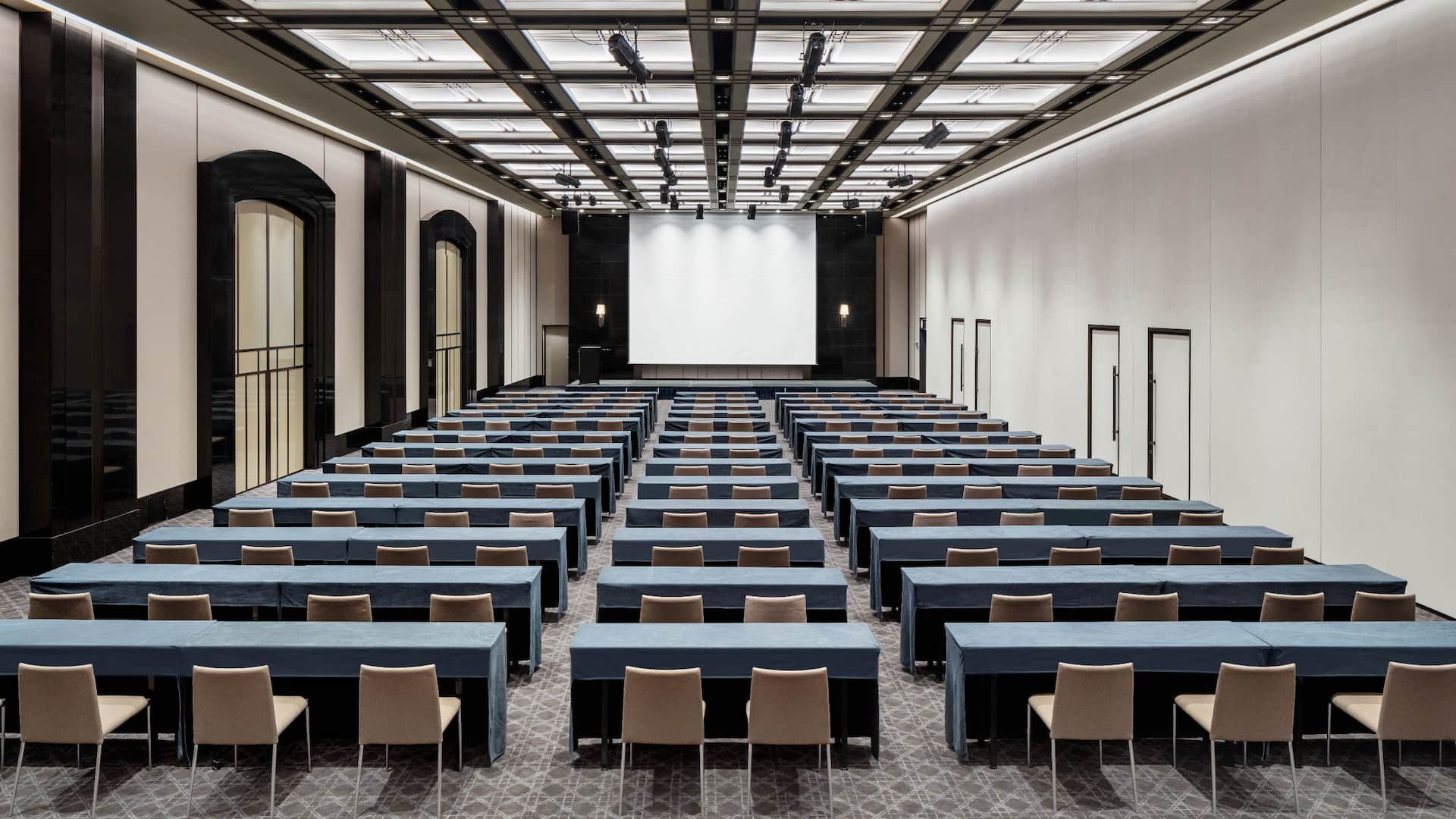 Grand Hyatt Seoul Grand Salon Class Table White Screen