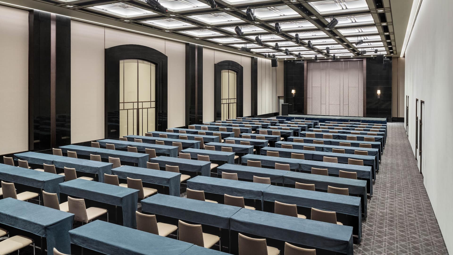 Grand Hyatt Seoul Grand Salon Class Table Side