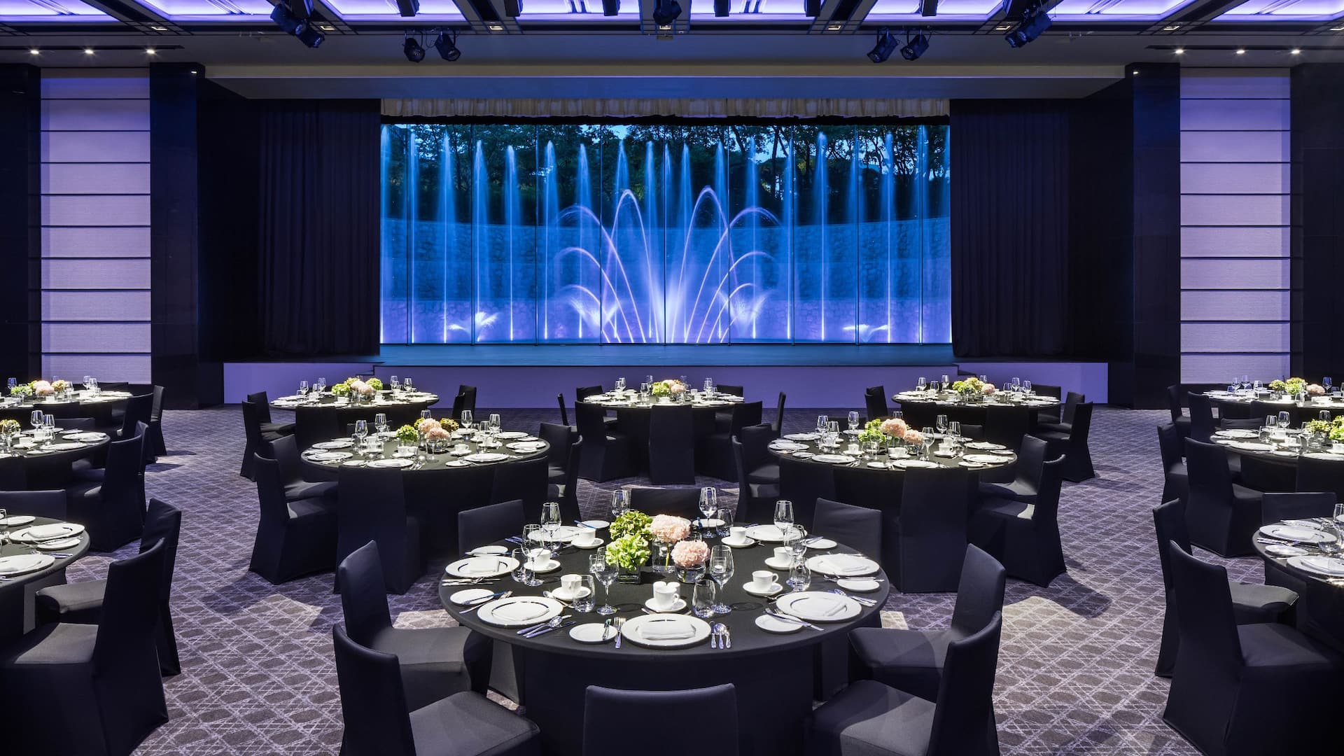 2 of 5 Grand Hyatt Seoul Grand Ballroom Fountain Round Table Close Up