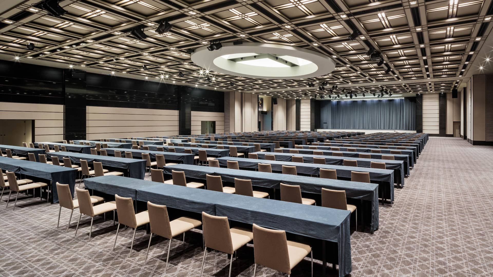 Grand Hyatt Seoul Grand Ballroom Class Table Side