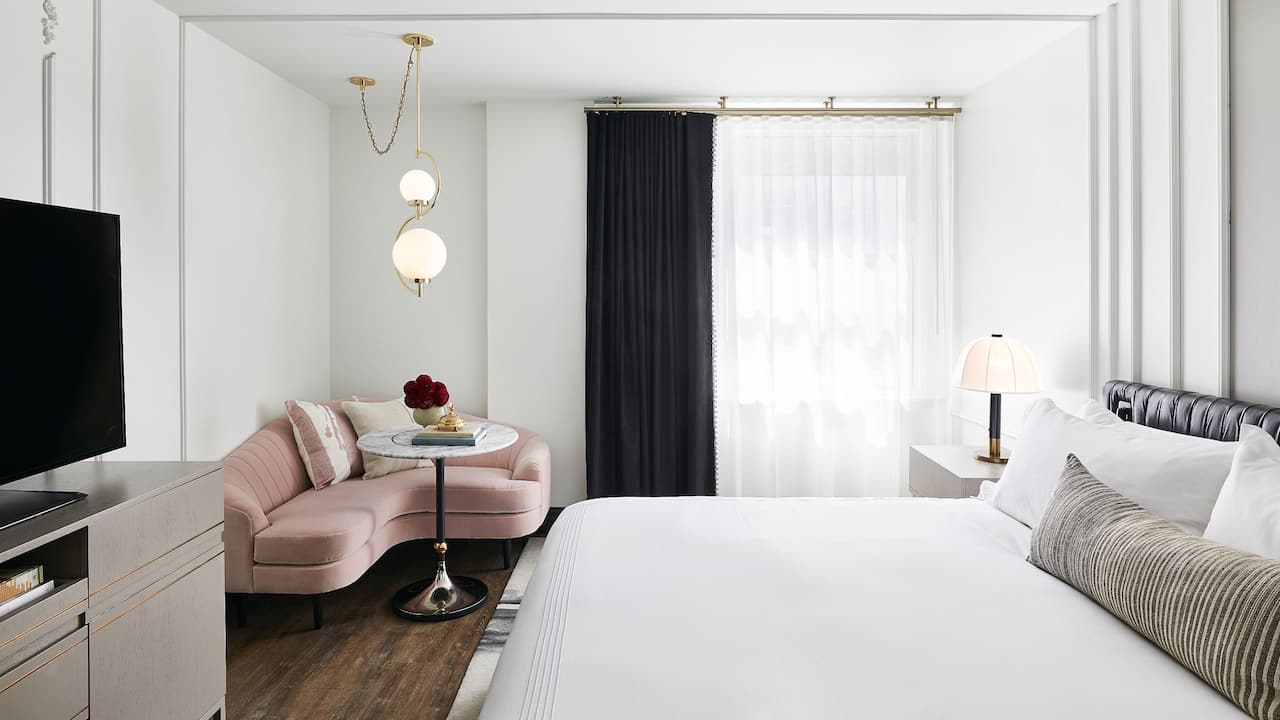 Rooms And Suites Near University Of Missouri Kansas City Hotel Hotel Kansas City, King Size Bed Kansas City