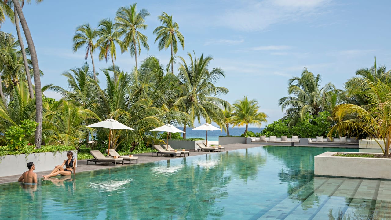 luxury resort in maldives Outdoor freshwater infinity pool
