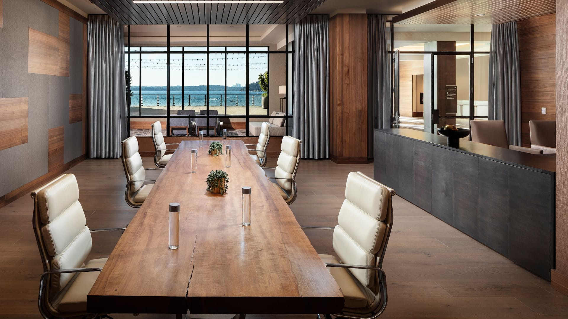 Executive Board Room Hyatt Regency Lake Washington at Seattle’s Southport
