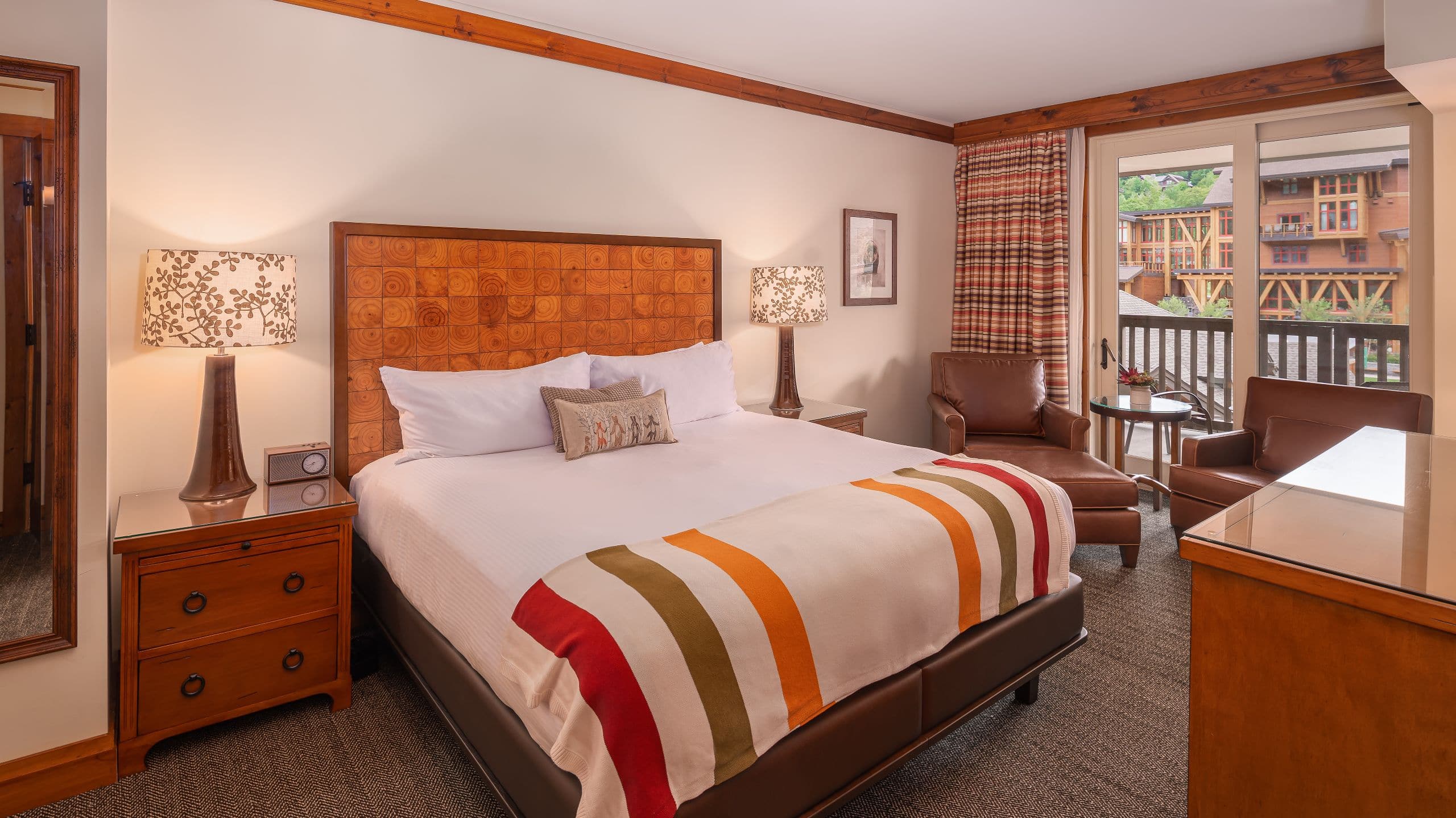 2 из 3 The Lodge at Spruce Peak Classic Guestroom