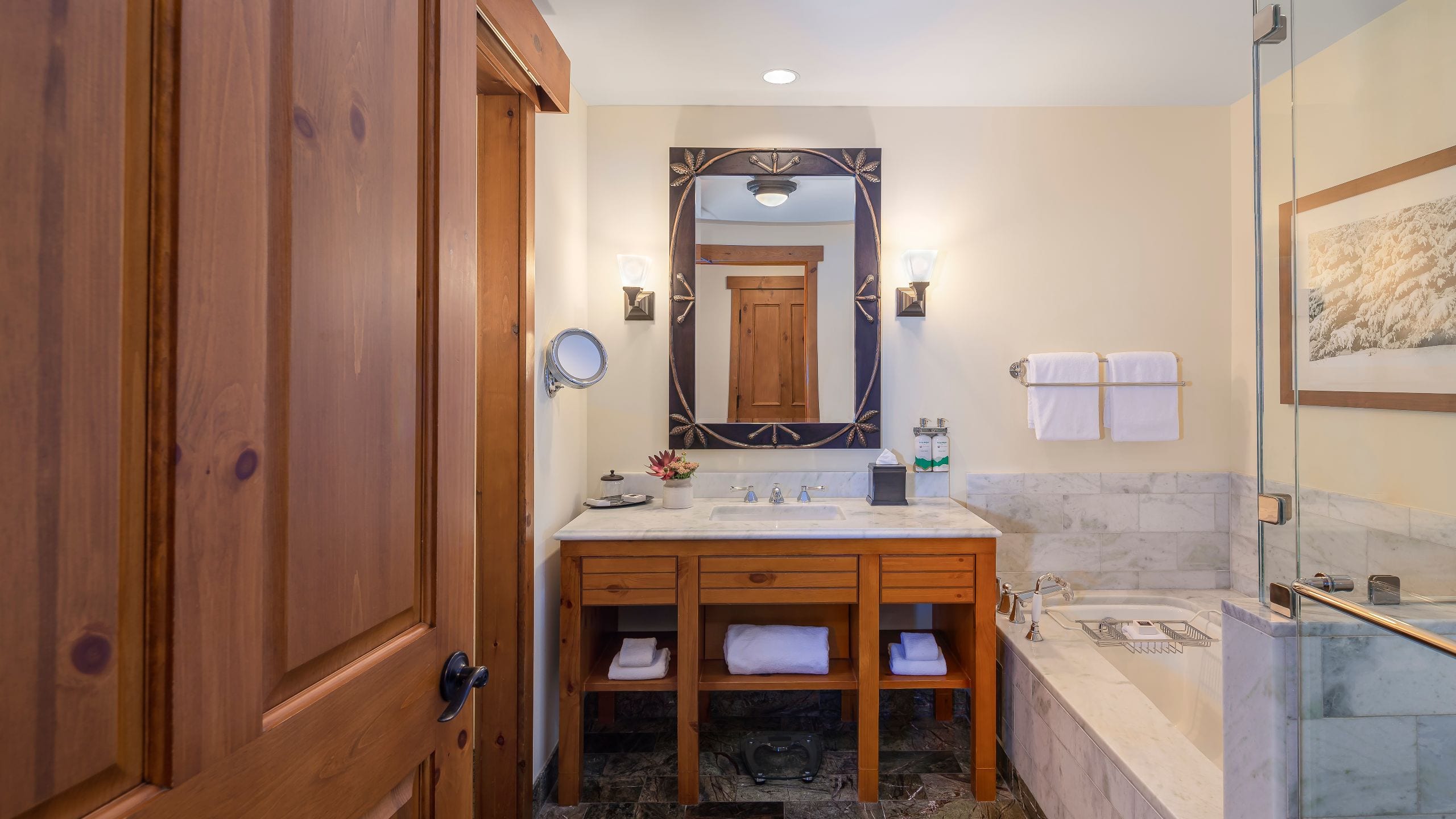 5 из 5 The Lodge at Spruce Peak Guestroom Bathroom