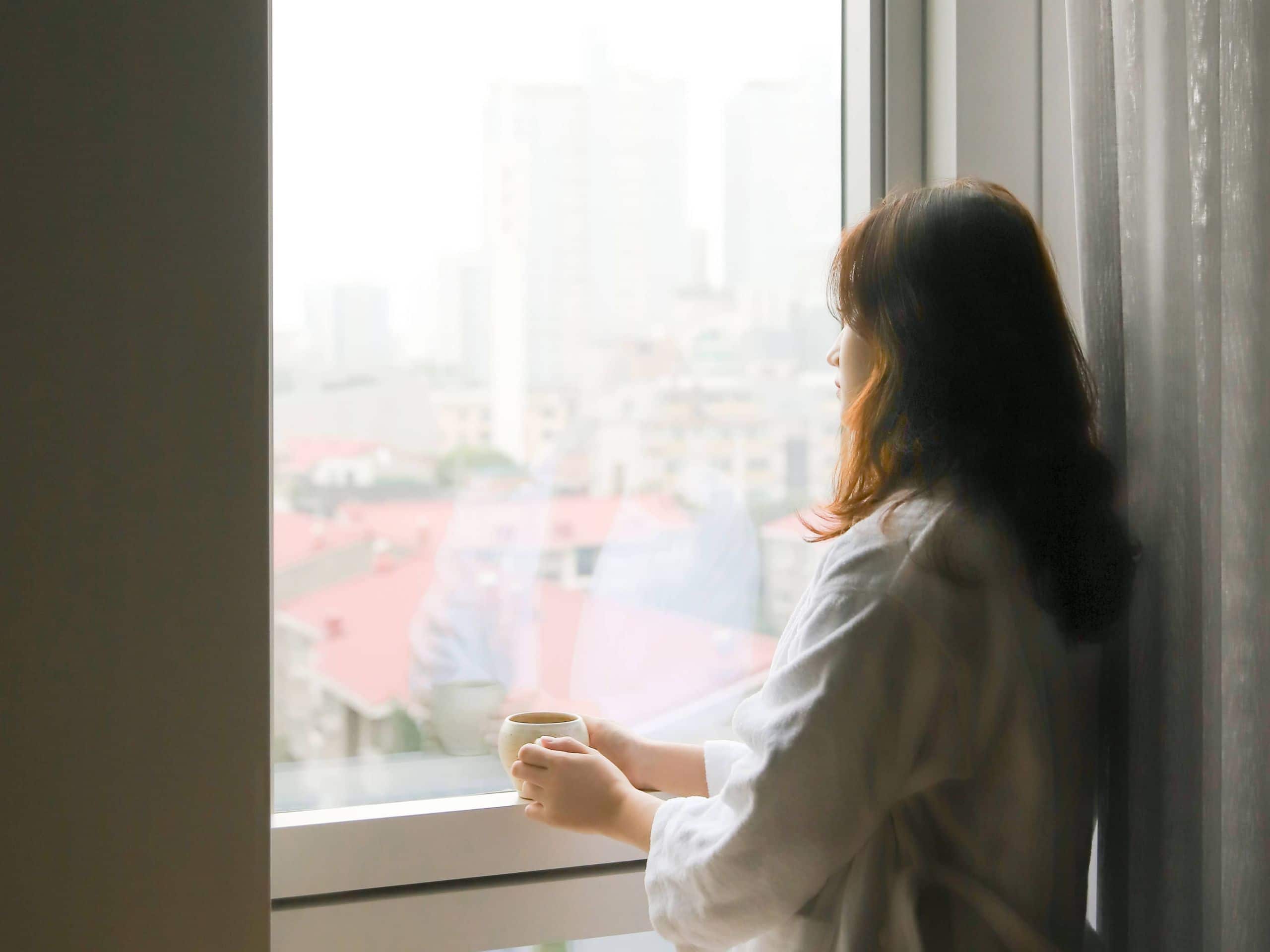 Andaz Seoul Gangnam Room Woman Coffee View