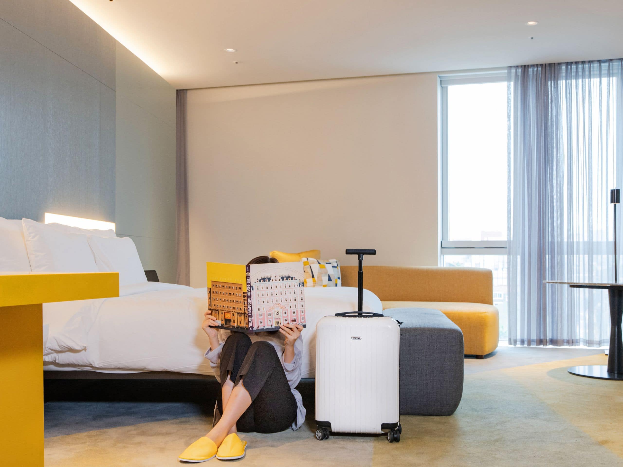 Andaz Seoul Gangnam Room Woman Reading