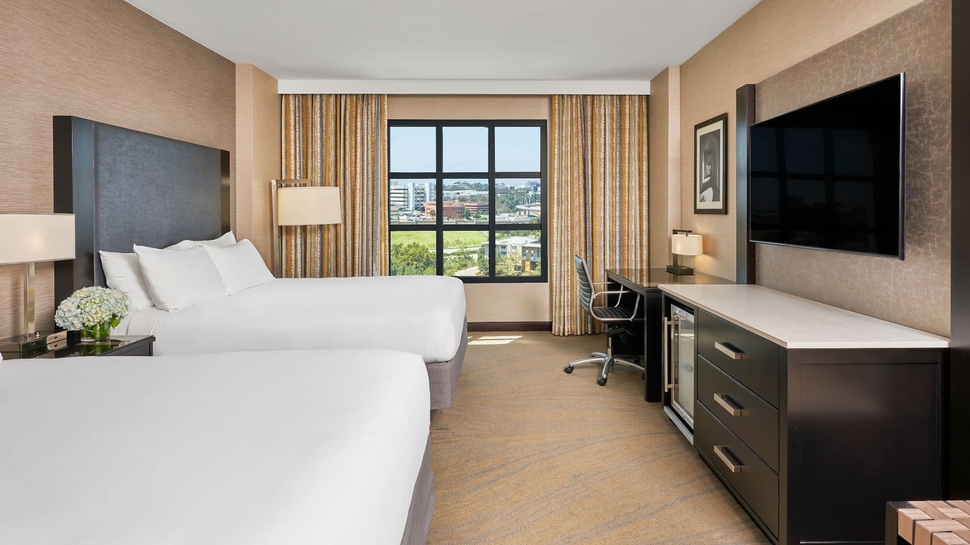 2 of 3 Hyatt Regency La Jolla at Aventine Queen City View