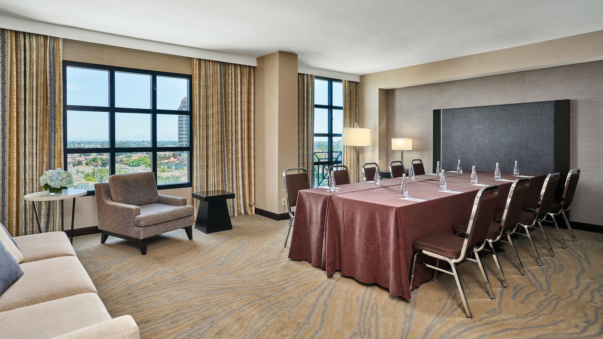 Hyatt Regency La Jolla at Aventine Studio Suite Meeting