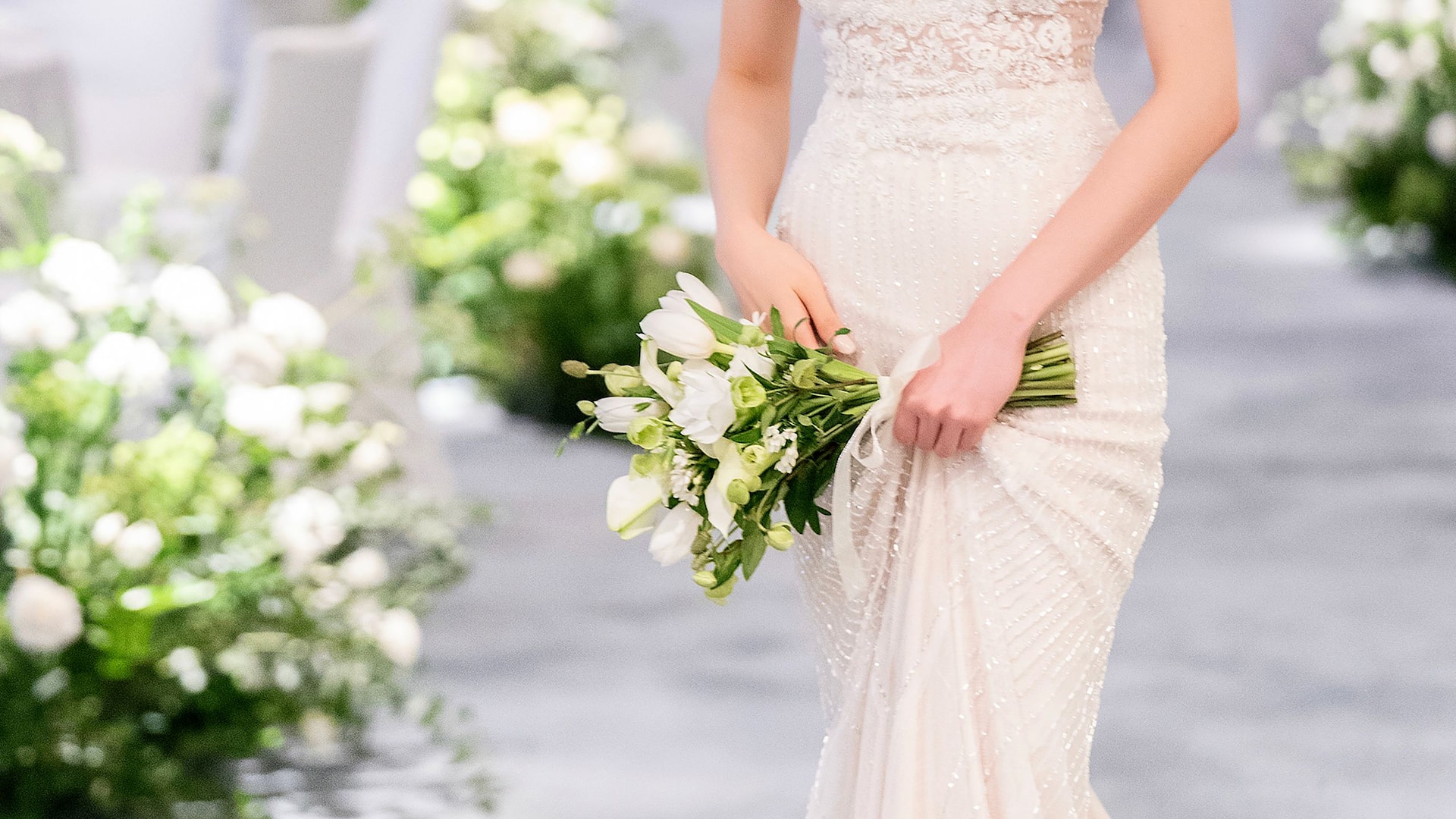 3 من 3 Andaz Seoul Gangnam Bride with Flowers