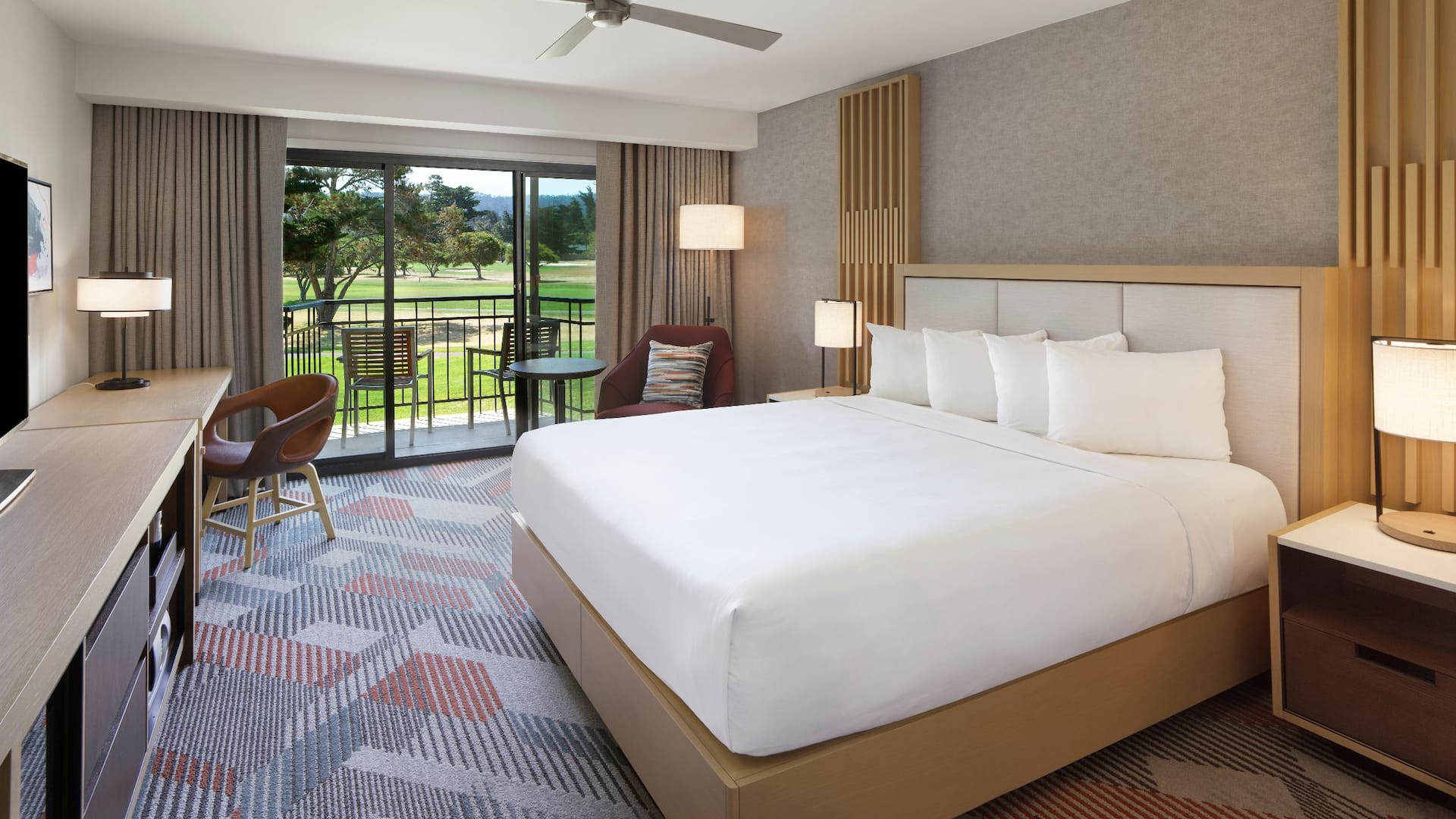 1 de 2 Hyatt Regency Monterey Hotel and Spa on Del Monte Golf Course Golf View Balcony King