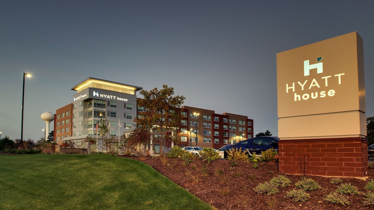 Extended Stay Oak Brook, IL Hotel with Pool Hyatt House Chicago / Oak