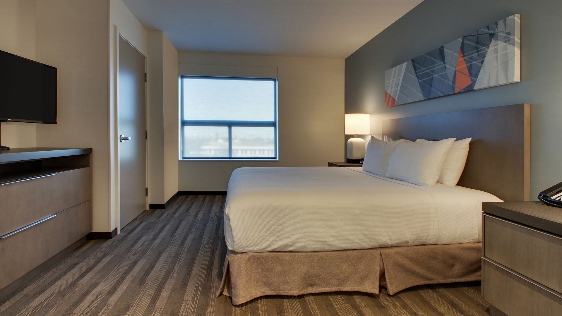 Hyatt House Chicago / Oak Brook Accessible Den Guestroom
