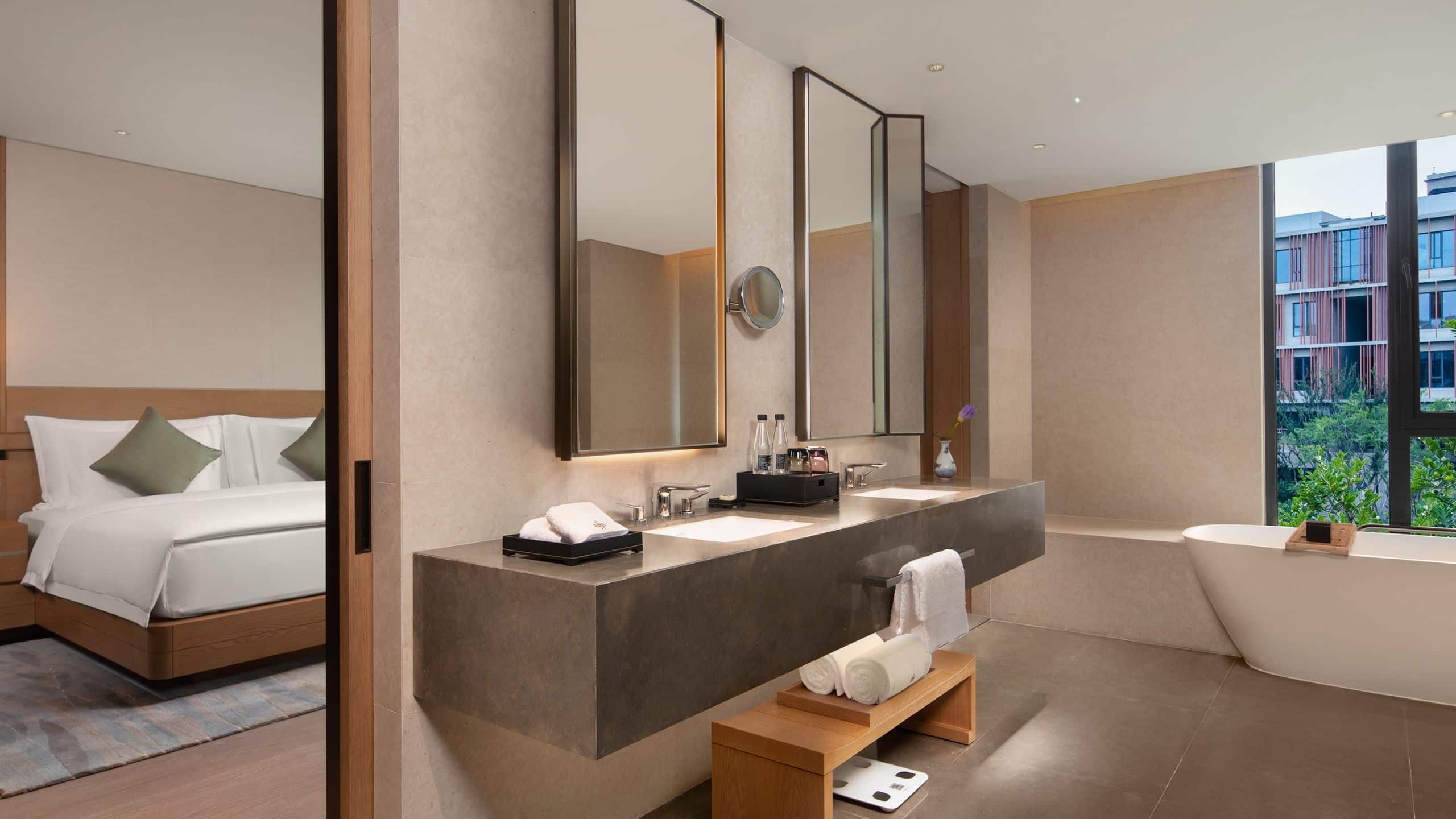 2 из 2 Grand WUJI Hotel 1 King Bed Premium Restroom