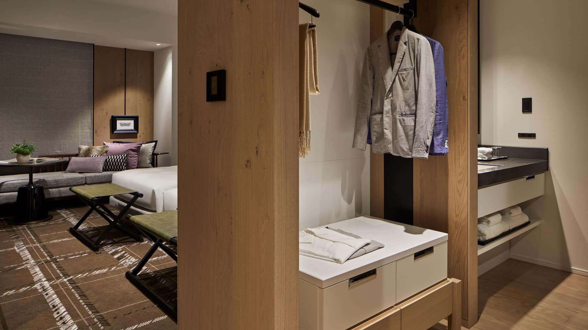 2/5 Hyatt Centric Kanazawa Deluxe Twin Blue Closet Night