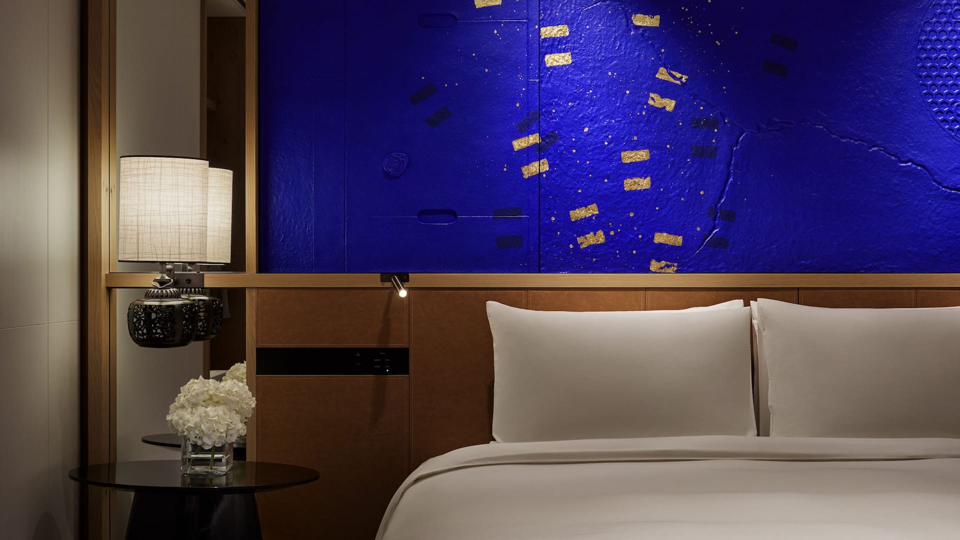 2/5 Hyatt Centric Kanazawa Premium King Blue Headboard Night