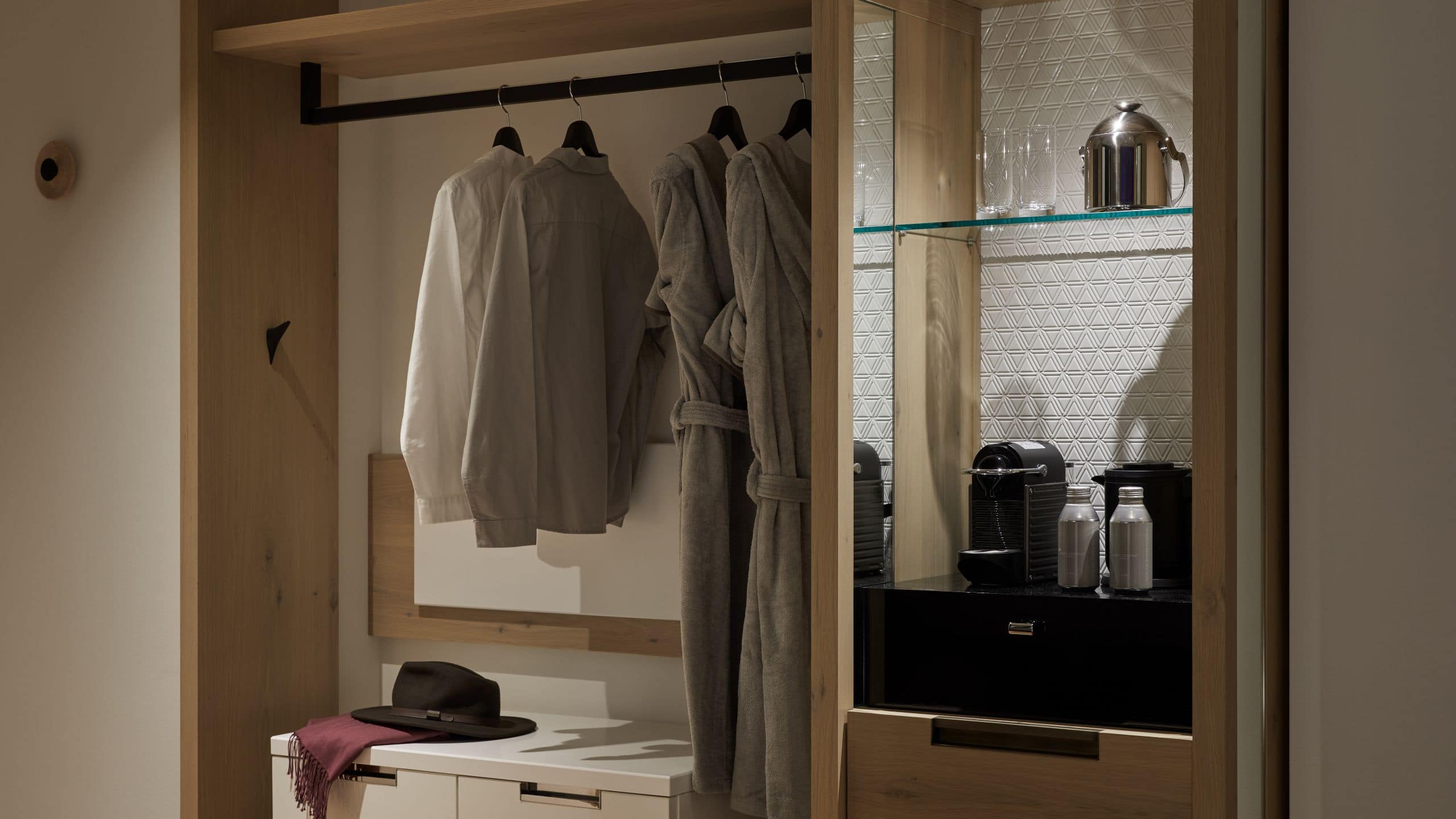 5 de 6 Hyatt Centric Kanazawa Standard Twin Closet