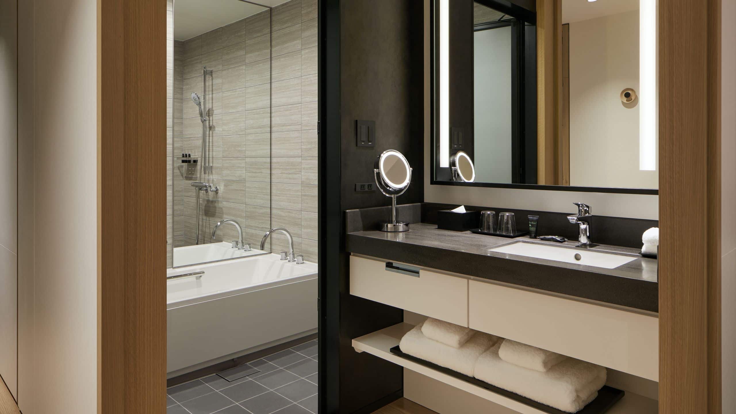 4 de 6 Hyatt Centric Kanazawa Standard King Bathroom