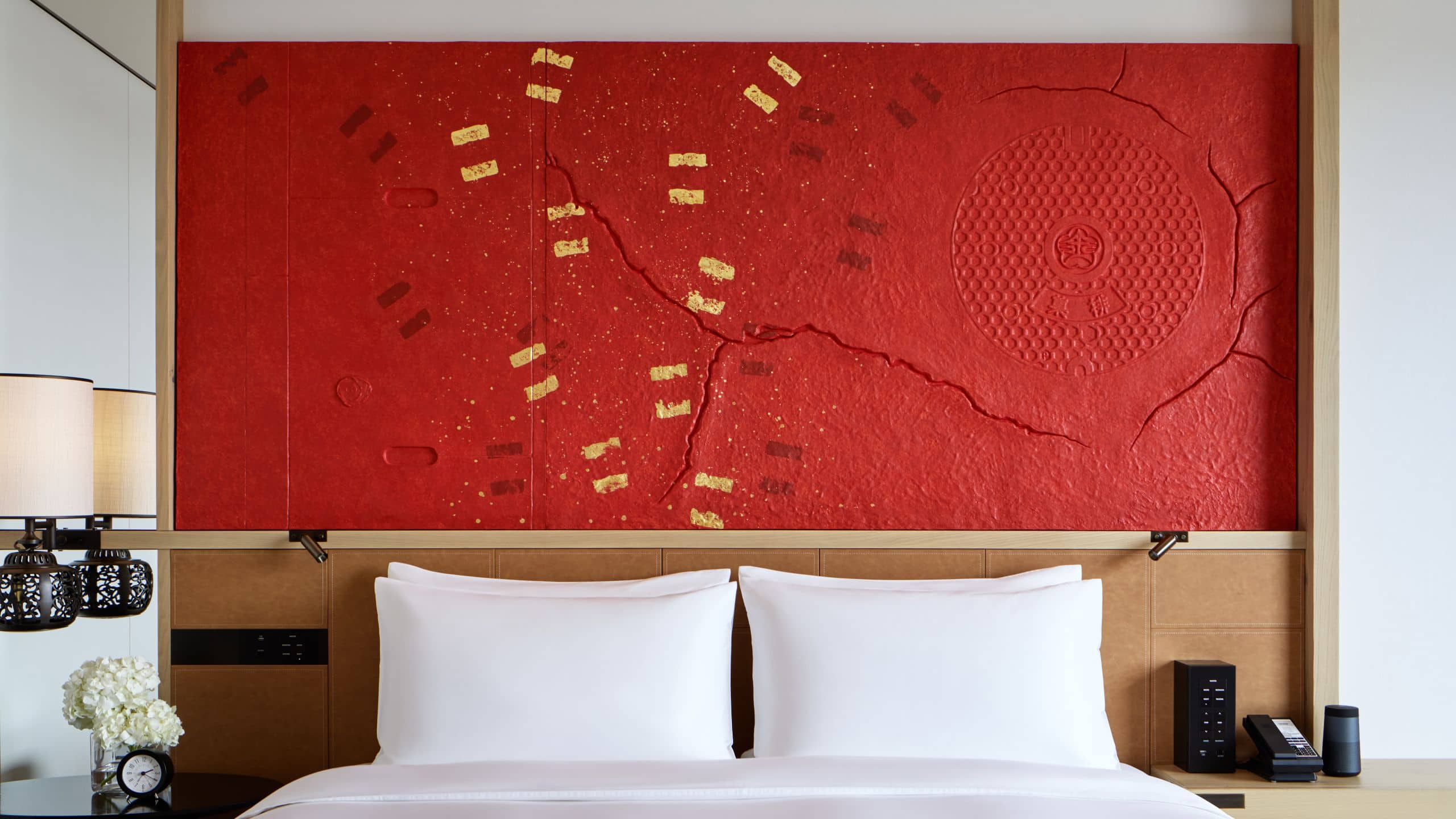 2 de 6 Hyatt Centric Kanazawa Standard King Red Headboard Flowers