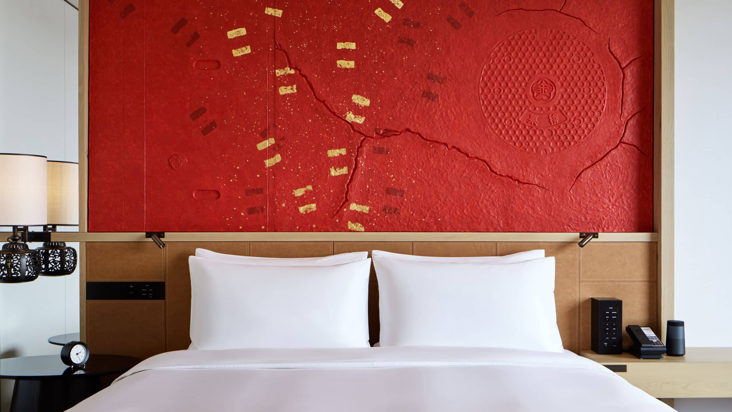 2 de 6 Hyatt Centric Kanazawa Standard King Red Headboard