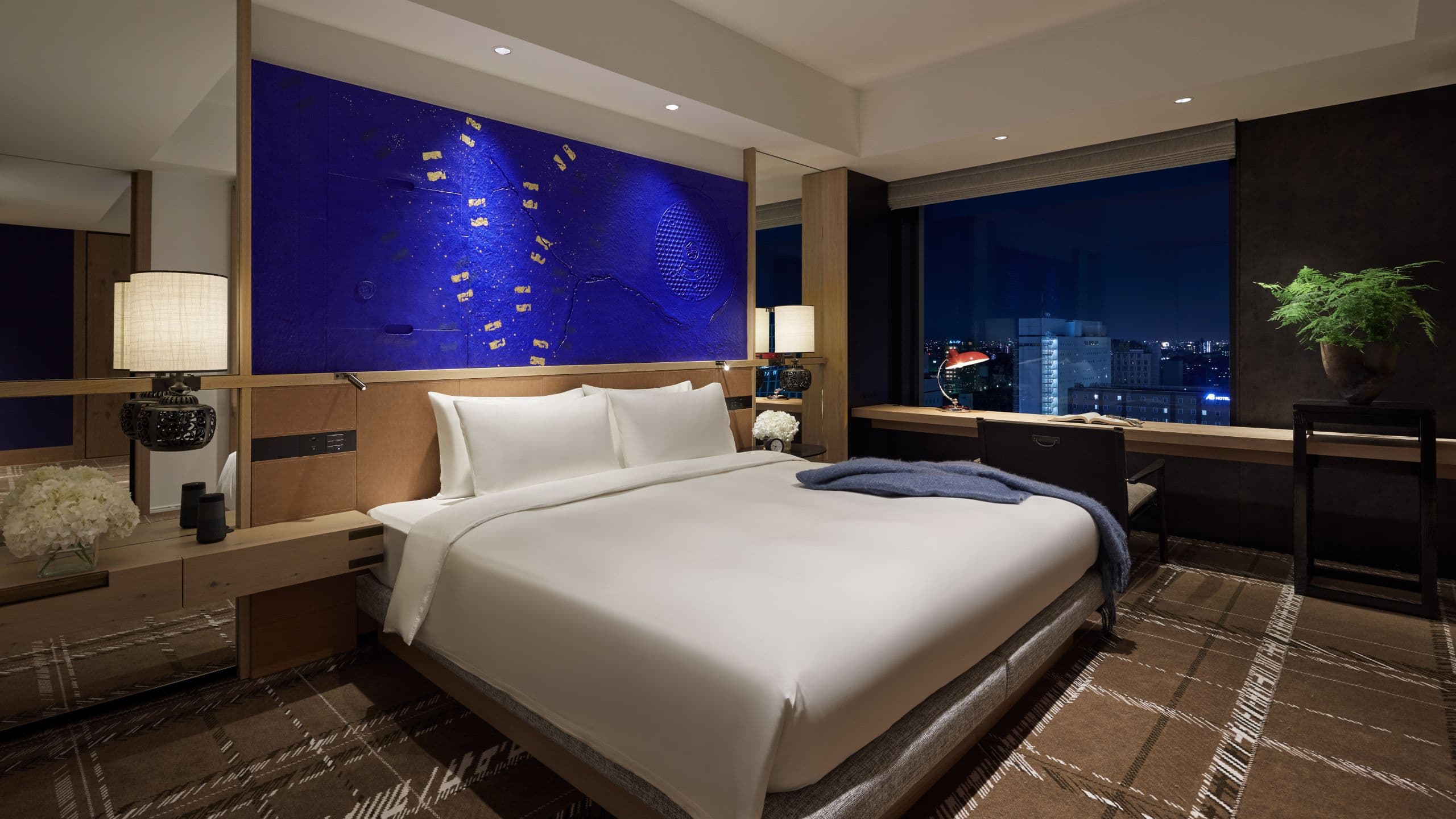 4 de 8 Hyatt Centric Kanazawa Suite Bedroom Night