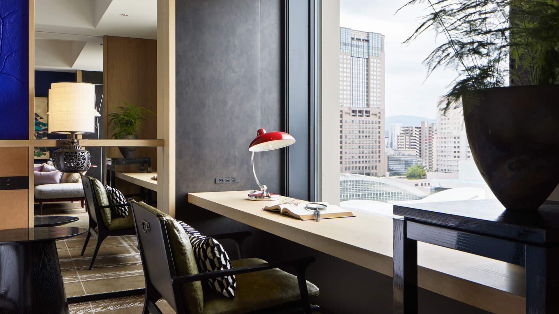 8/8 Hyatt Centric Kanazawa Suite Desk