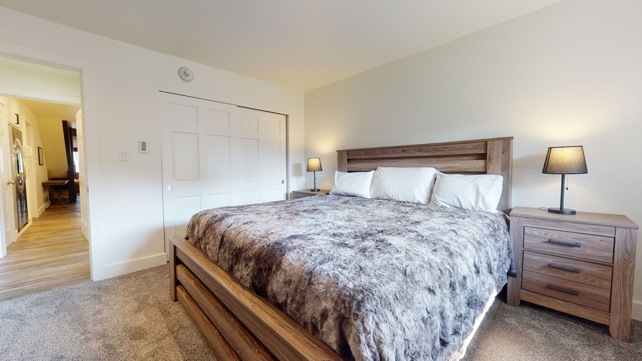  King Bed