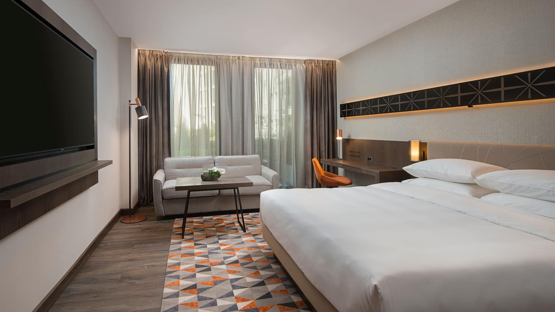 2 из 2 Hyatt Regency Sofia King Guestroom