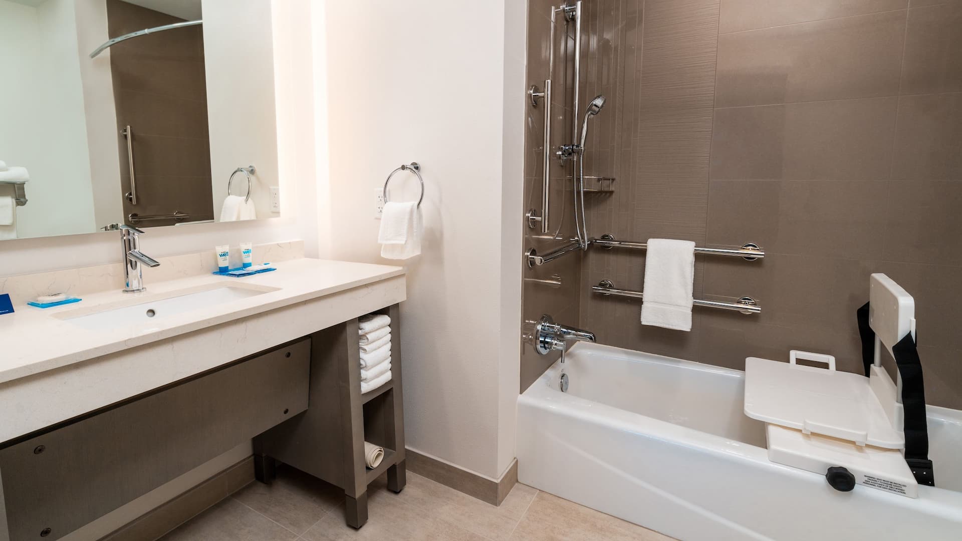 3 of 4 Hyatt House Nashville / Franklin - Cool Springs ADA Studio King Kitchen with Tub