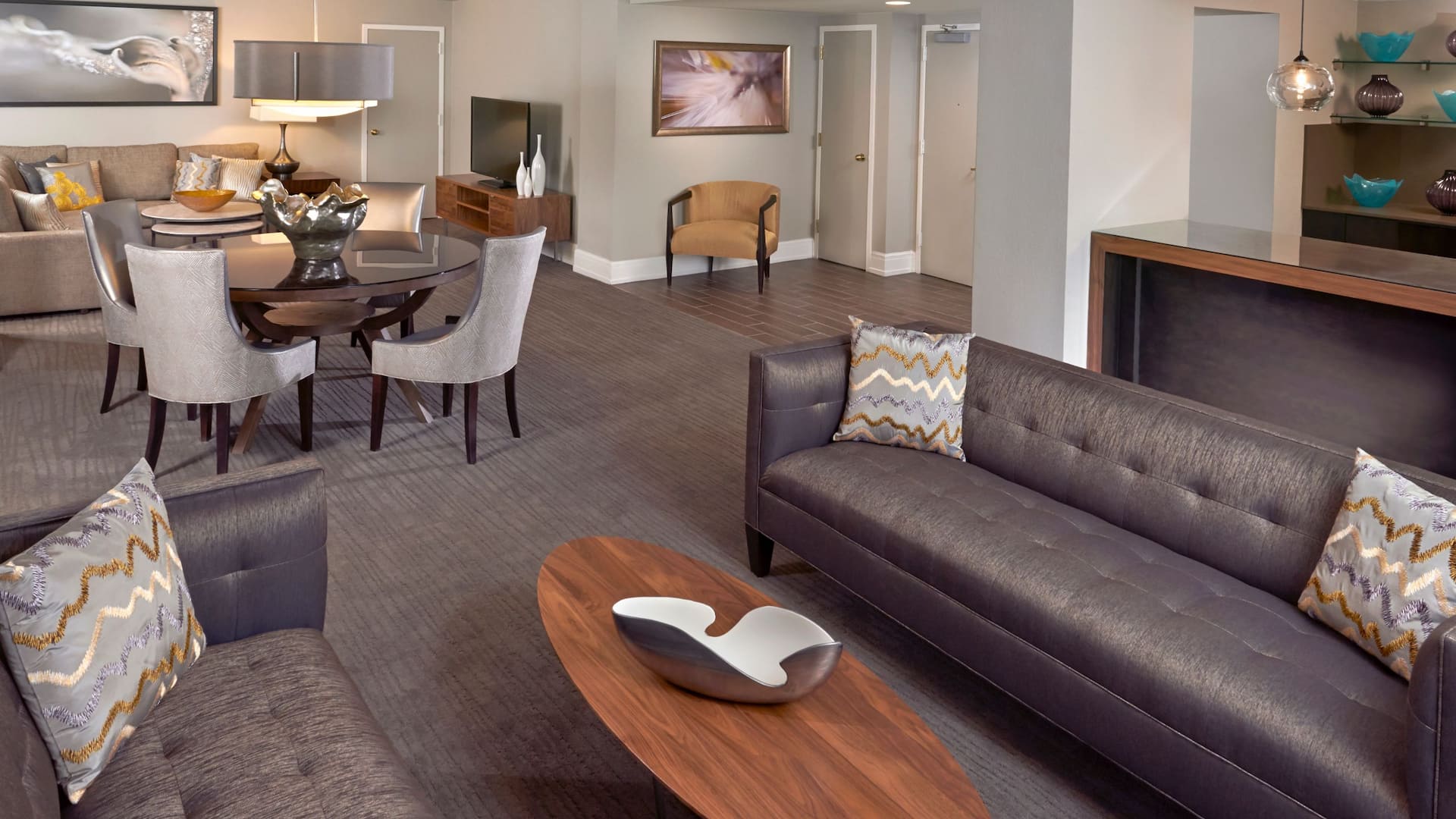 1/5 Hyatt Regency Long Island Presidential Suite Living Room