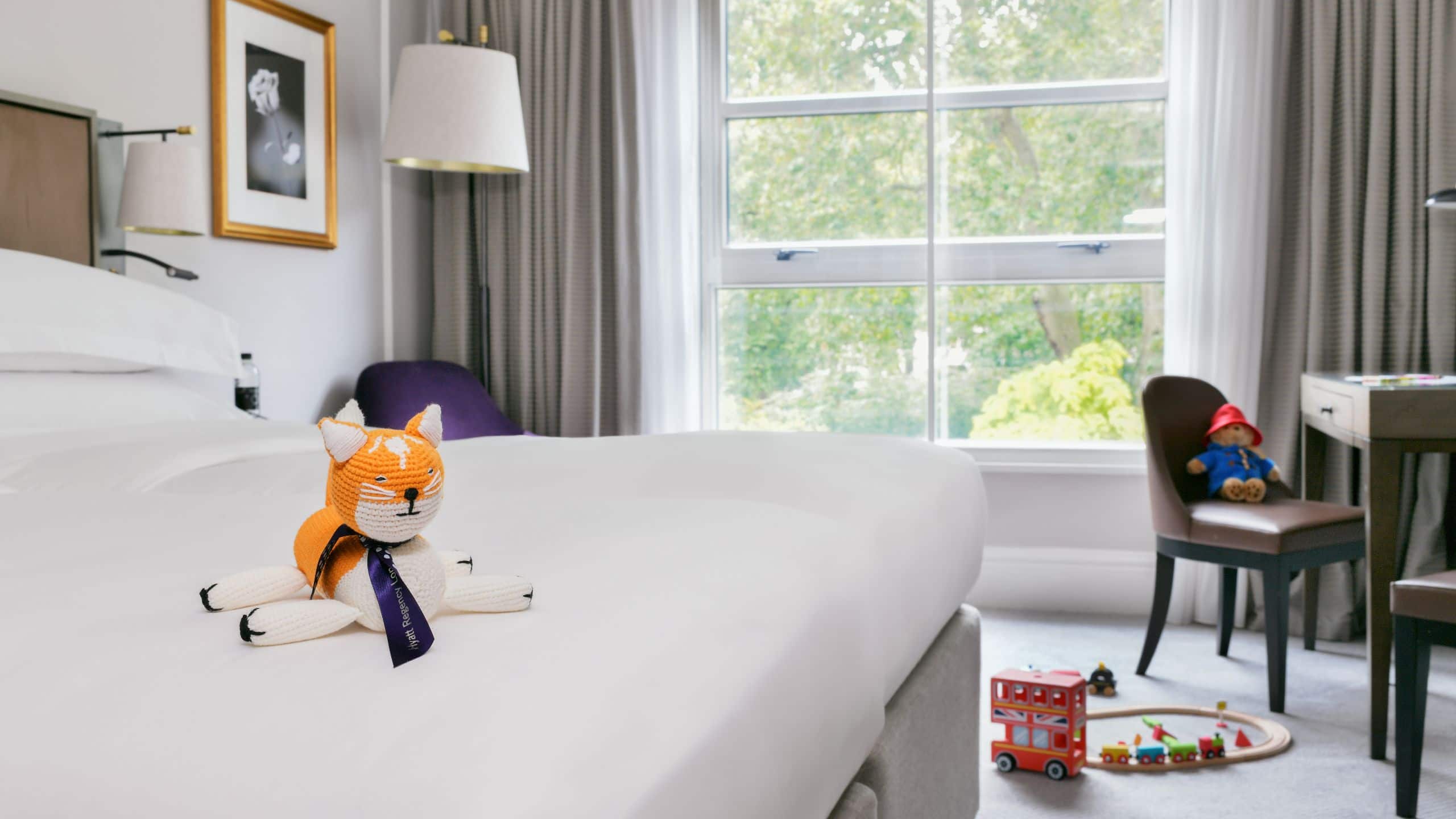 Hyatt Regency London - The Churchill Family Room Garden View