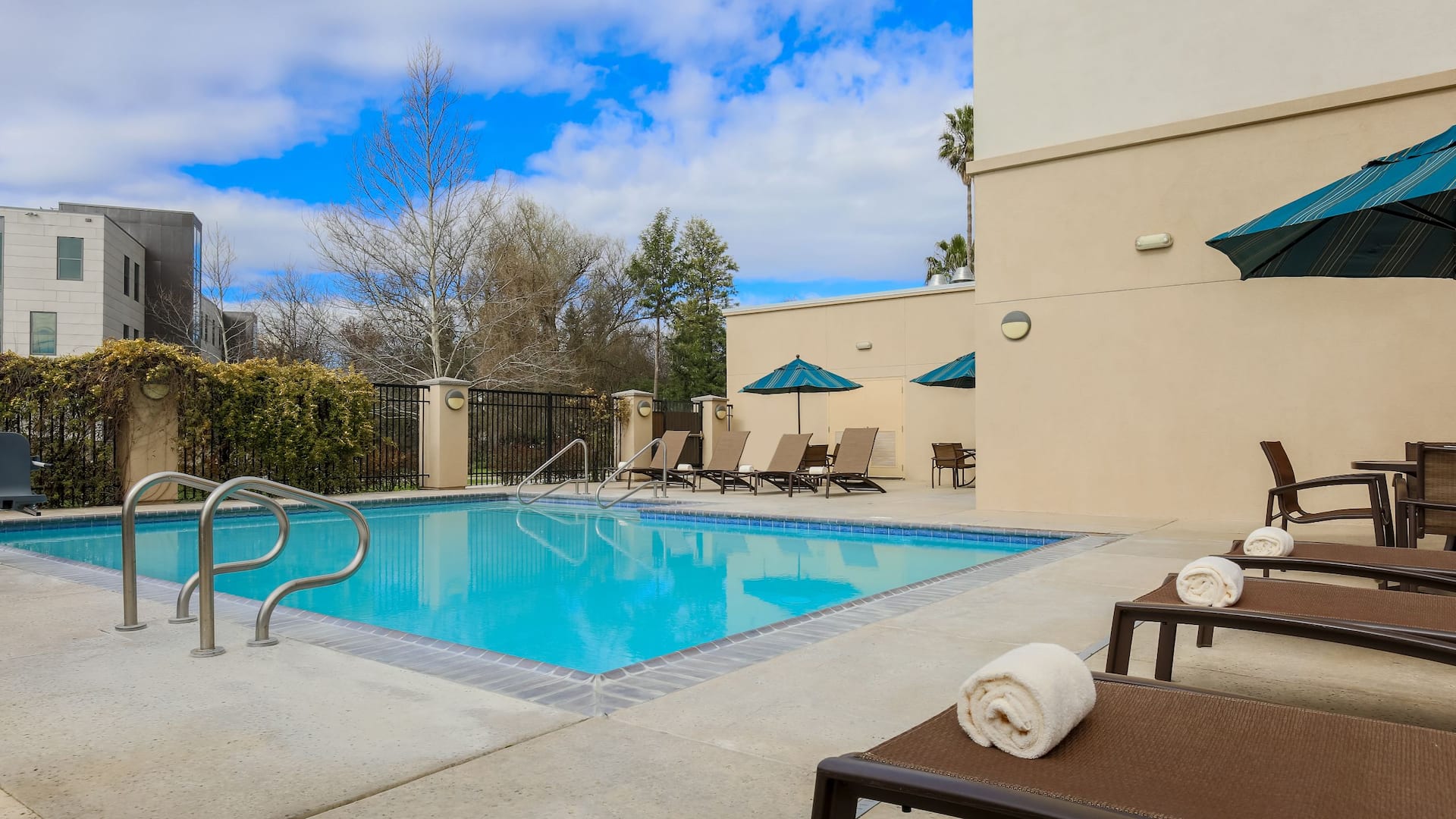 Hyatt Place UC Davis Pool