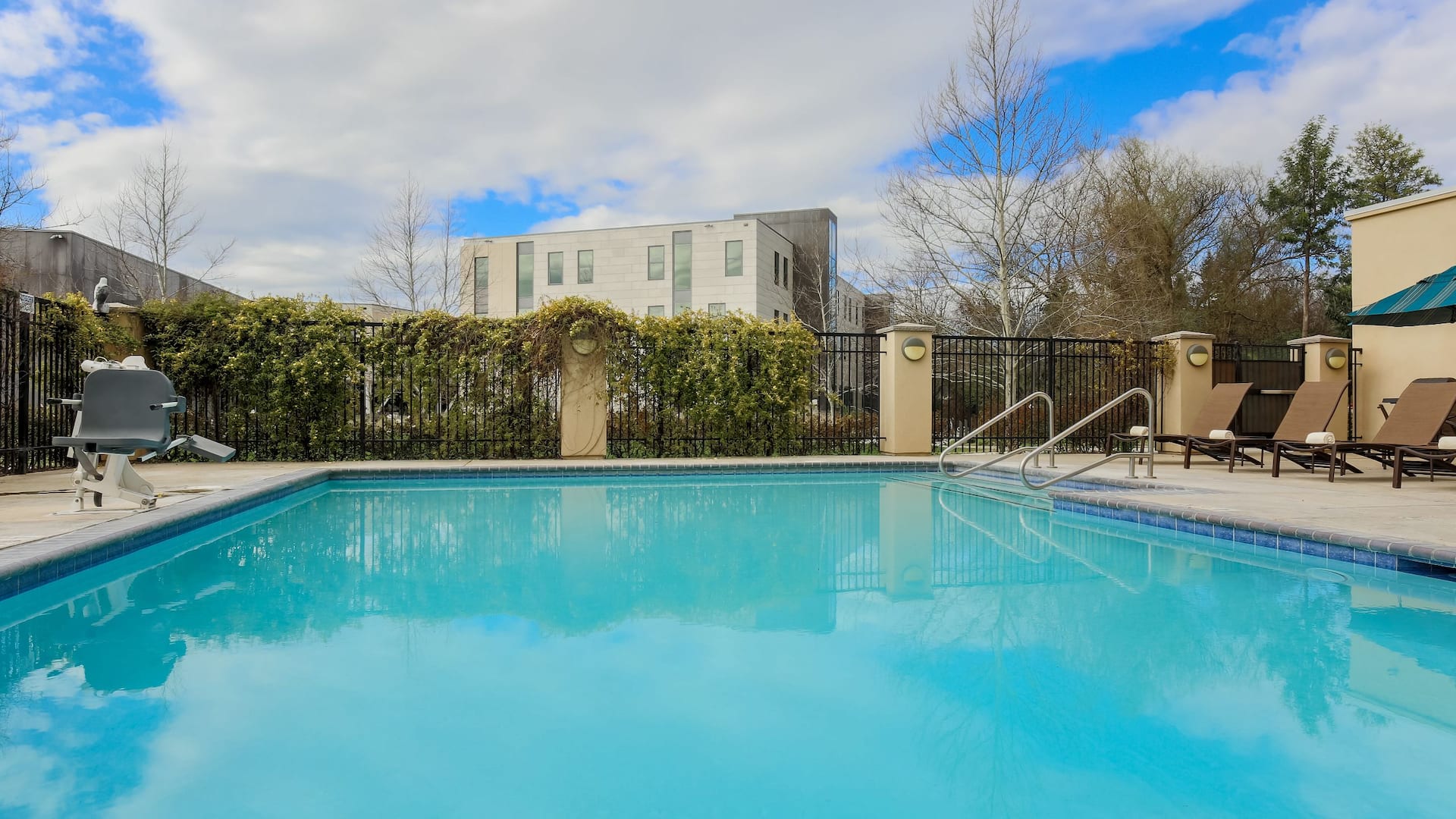 Hyatt Place UC Davis Pool