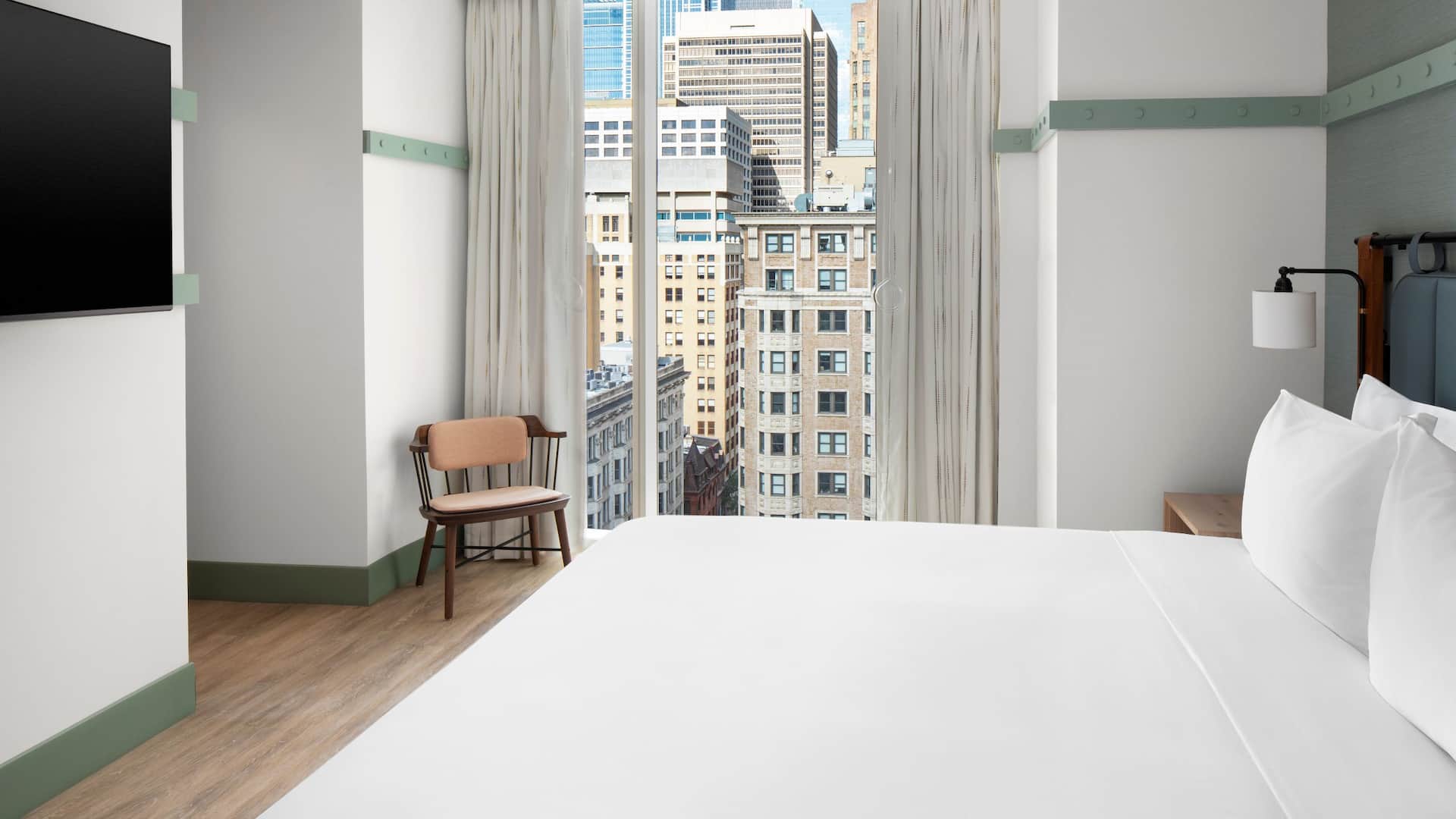 2 из 5 Hyatt Centric Center City Philadelphia Presidential Suite Bedroom