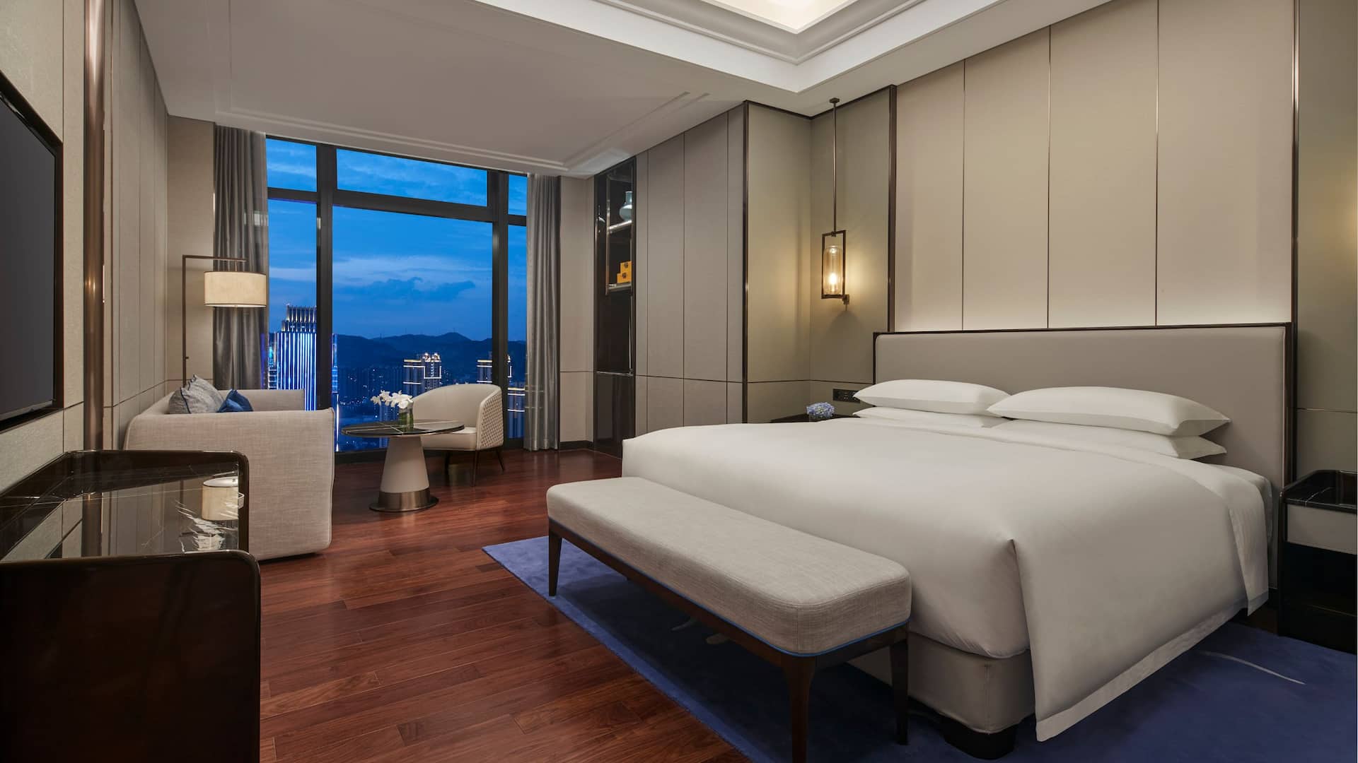 Hyatt Regency Lanzhou Regency Deluxe Suite Bedroom