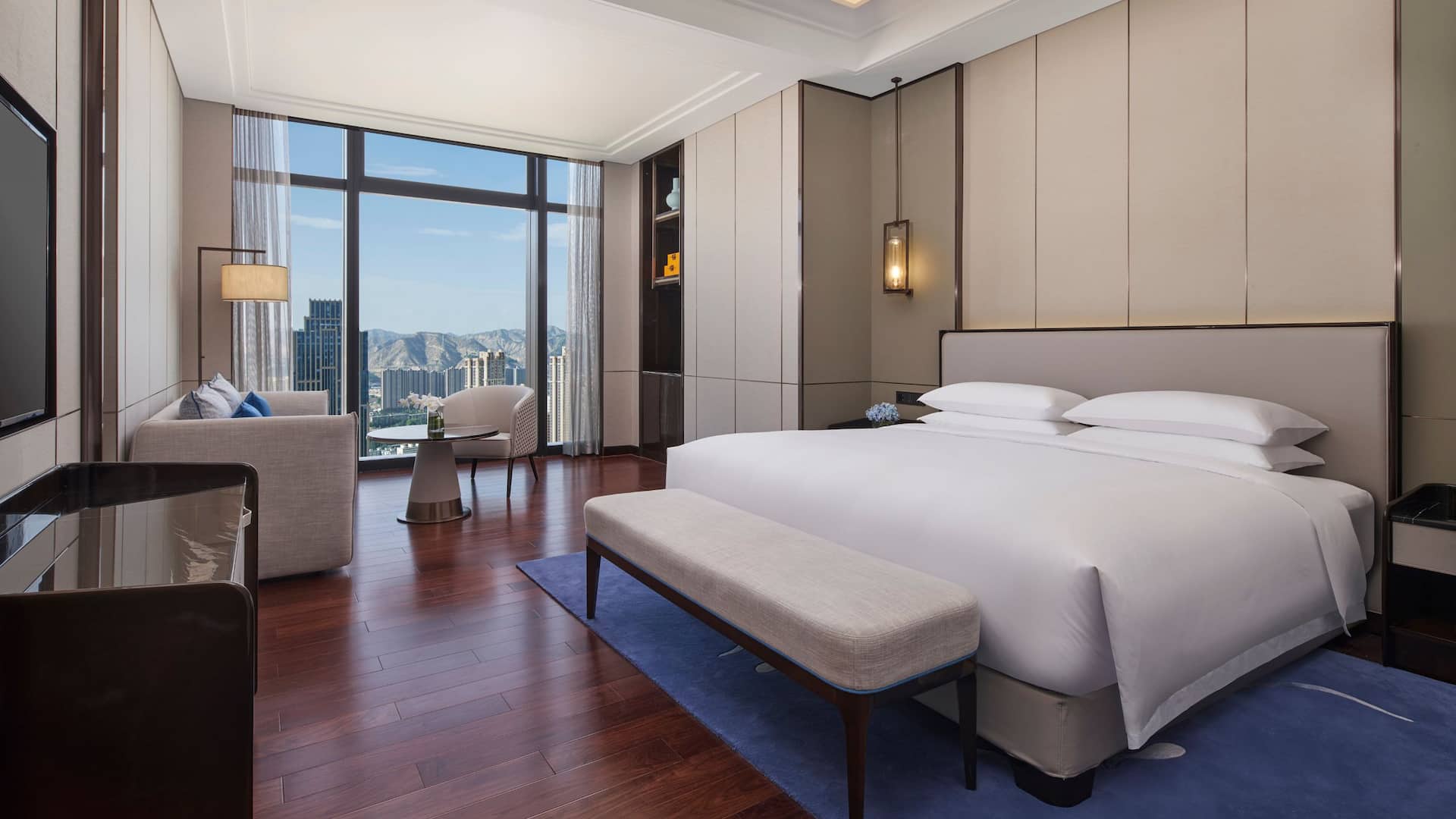 Hyatt Regency Lanzhou Regency Suite Bedroom