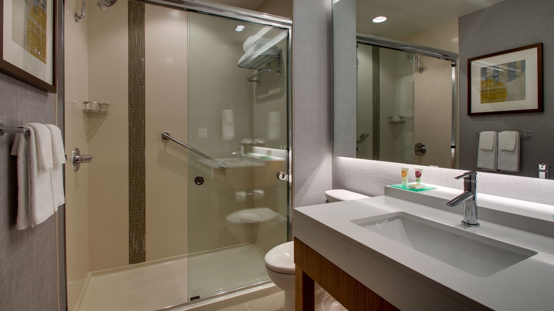 6 of 7 Hyatt Place Milwaukee Downtown Guest Bathroom