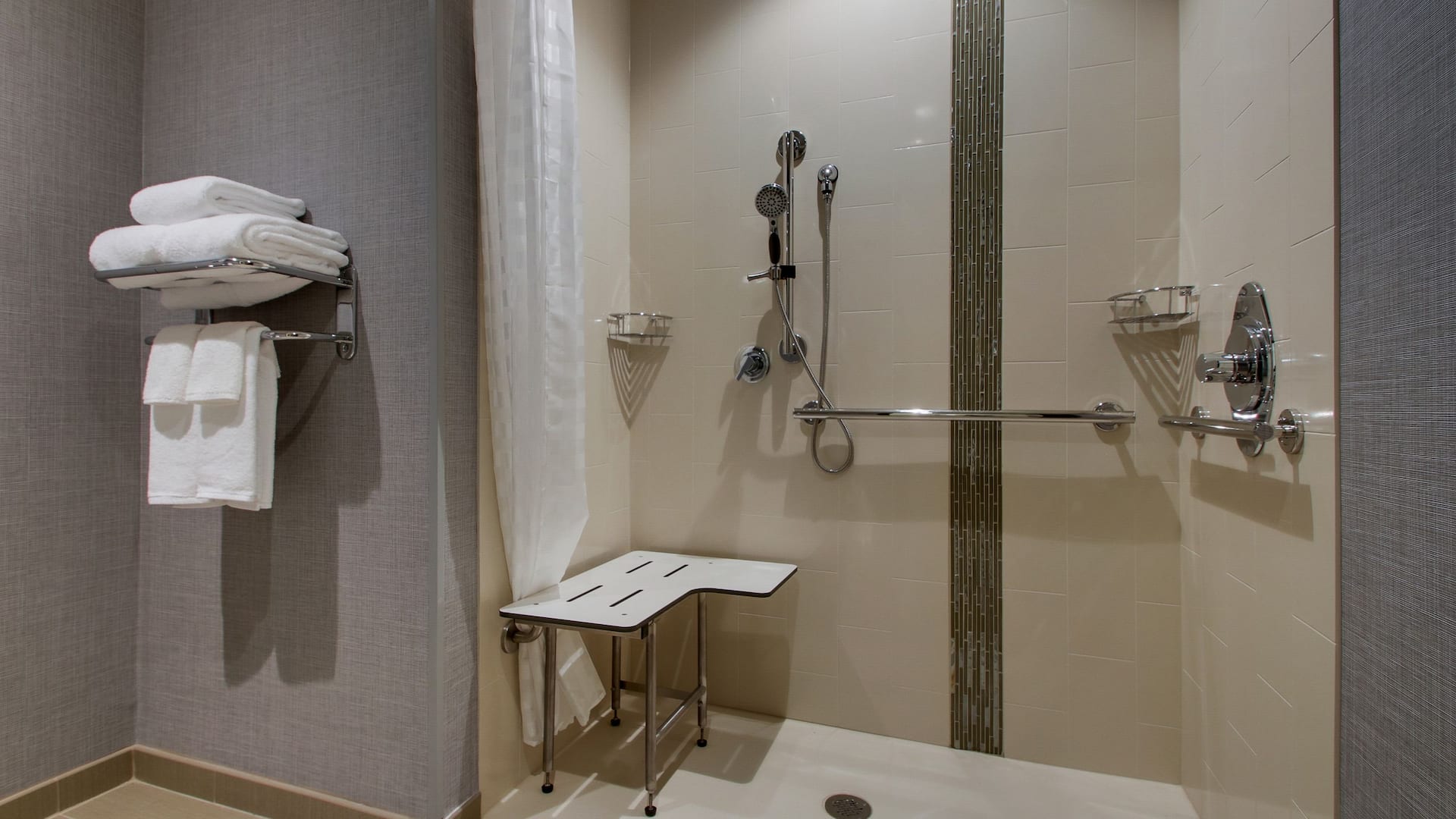 5 of 5 Hyatt Place Milwaukee Downtown Roll In Shower