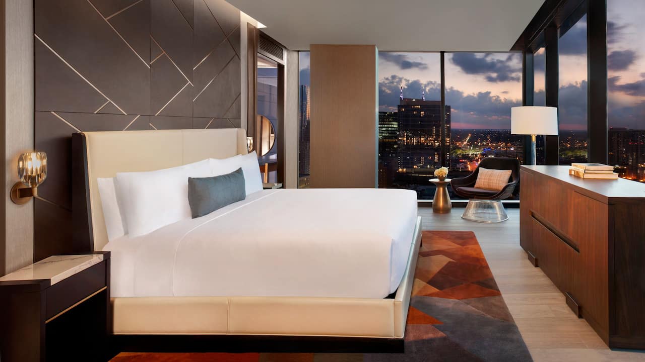 Hotel Rooms & Suites on Broadway | Grand Hyatt Nashville