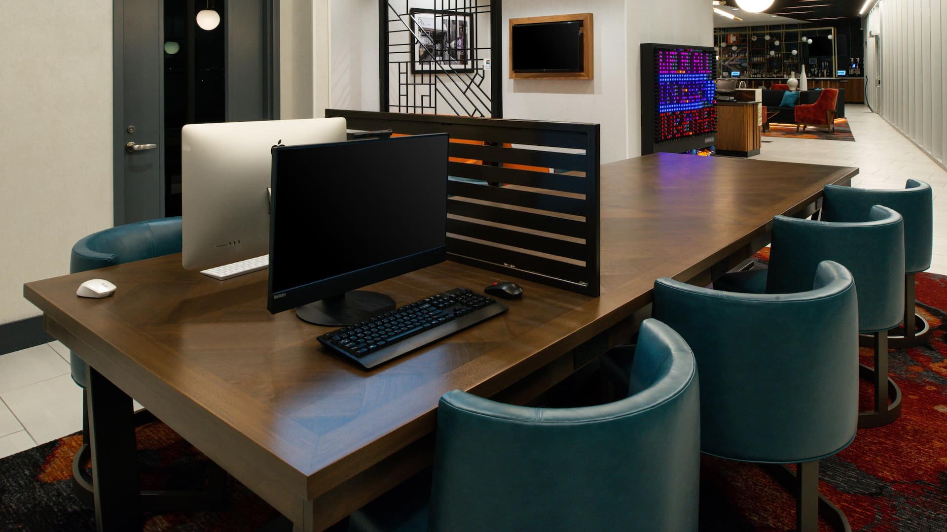 Hyatt Place Chicago / Wicker Park Business Center