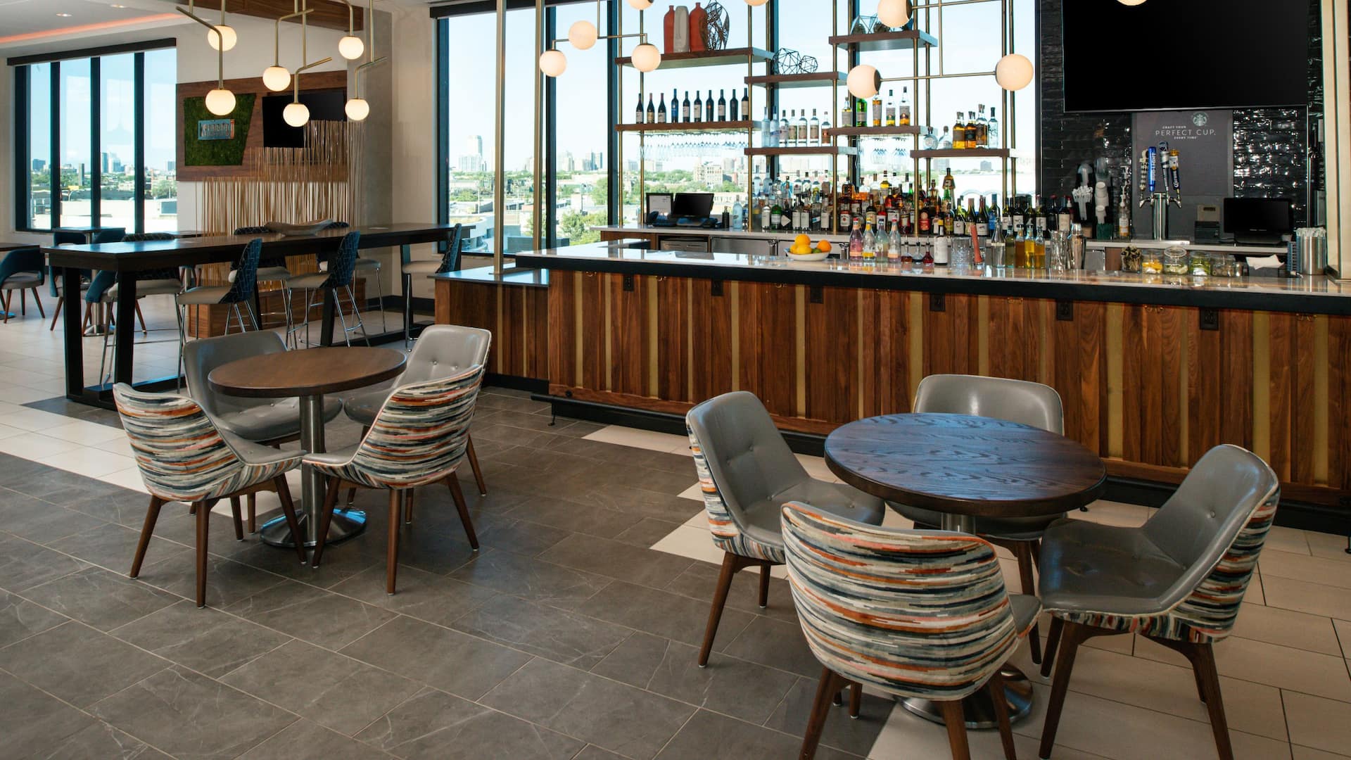 Hyatt Place Chicago / Wicker Park Kennedy Rooftop Indoor Bar