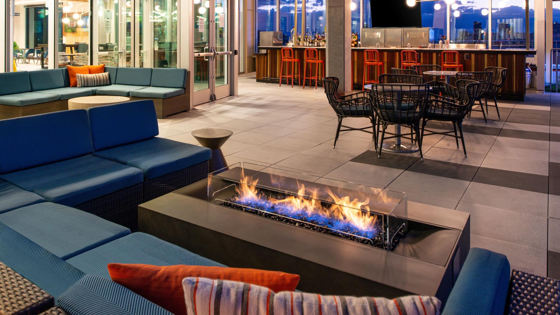 Hyatt Place Chicago / Wicker Park Rooftop Night