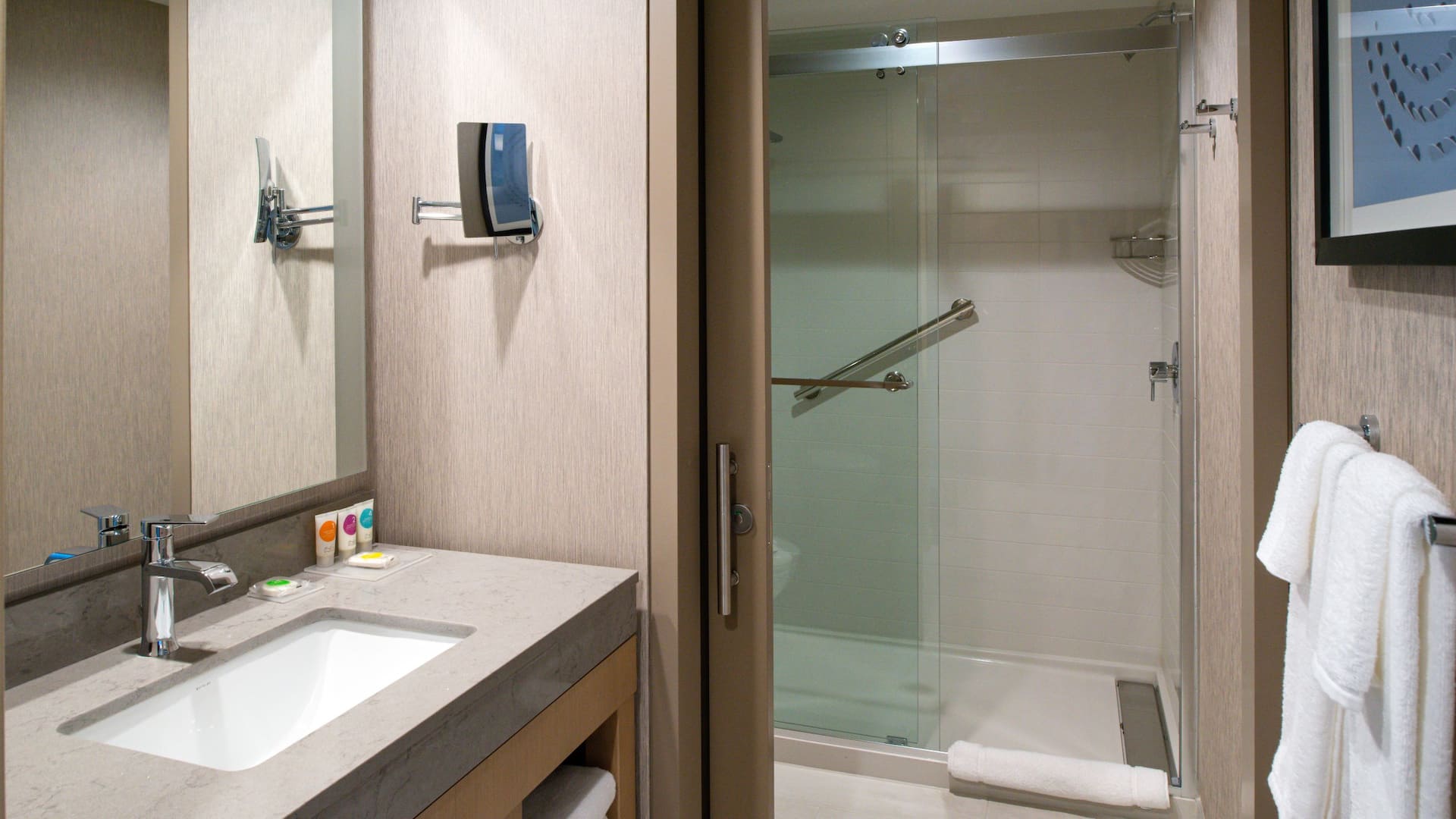 3 of 3 Hyatt Place Chicago / Wicker Park Specialty King Bathroom