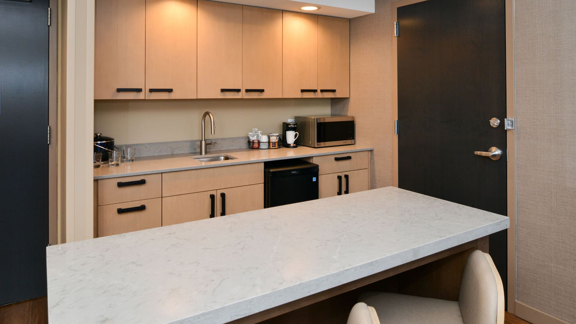 Hyatt Place Chicago / Wicker Park One Bedroom Suite with Balcony Wetbar