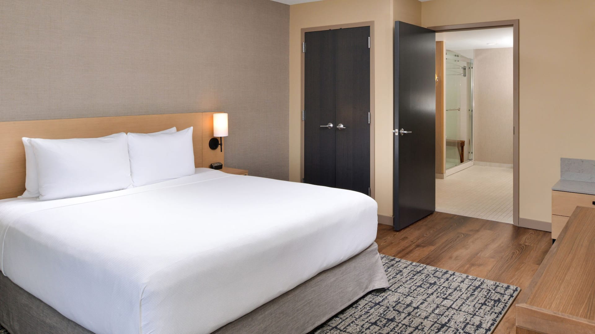Hyatt Place Chicago / Wicker Park One Bedroom Suite with Balcony