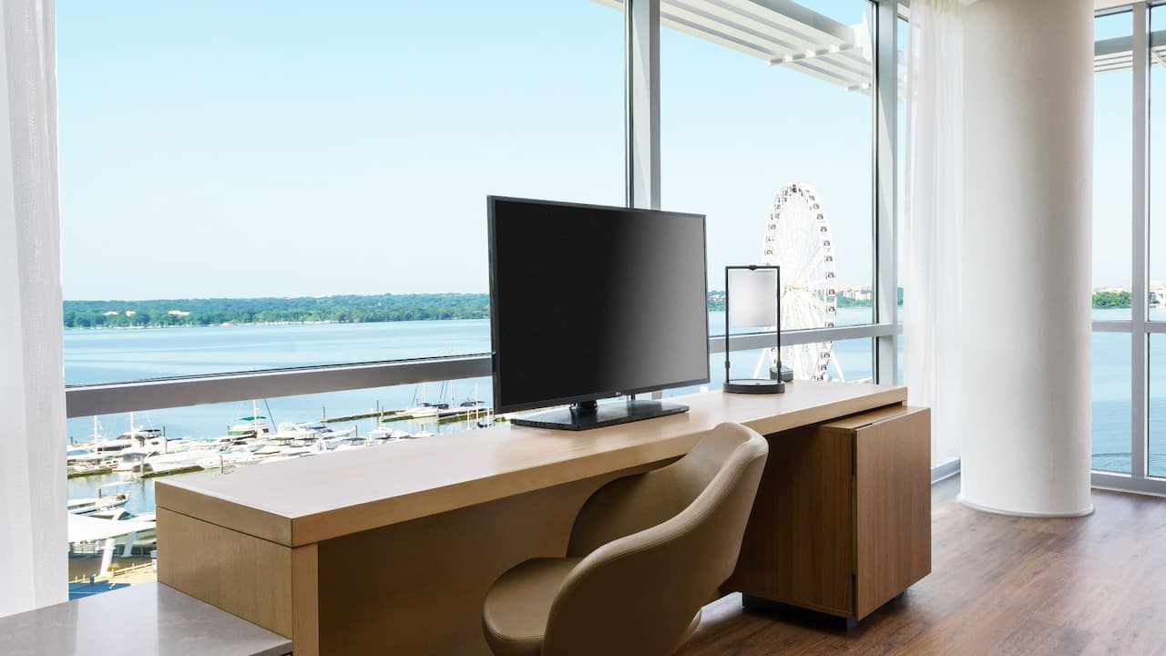 King River View Corner Guestroom