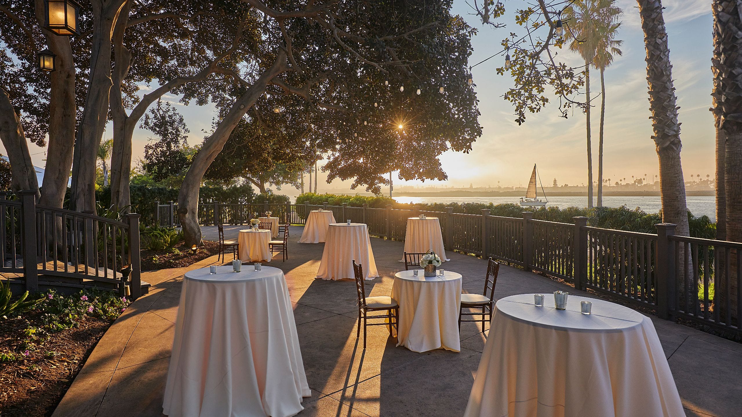 Hyatt Regency Mission Bay Spa and Marina Banyan Court